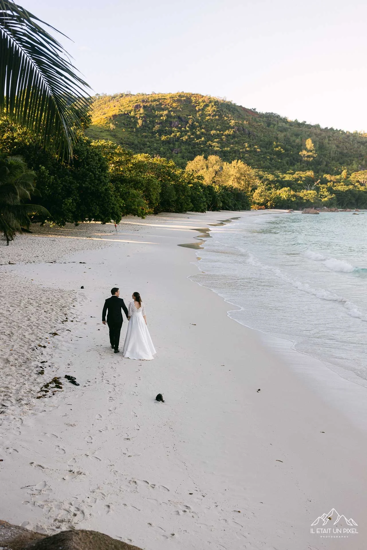iletaitunpixel-jeremie-sangare-destination-adventure-elopement-wedding-and-honeymoon-photographer-seychelles-underwater-m169-pf27-059-1920px.jpg