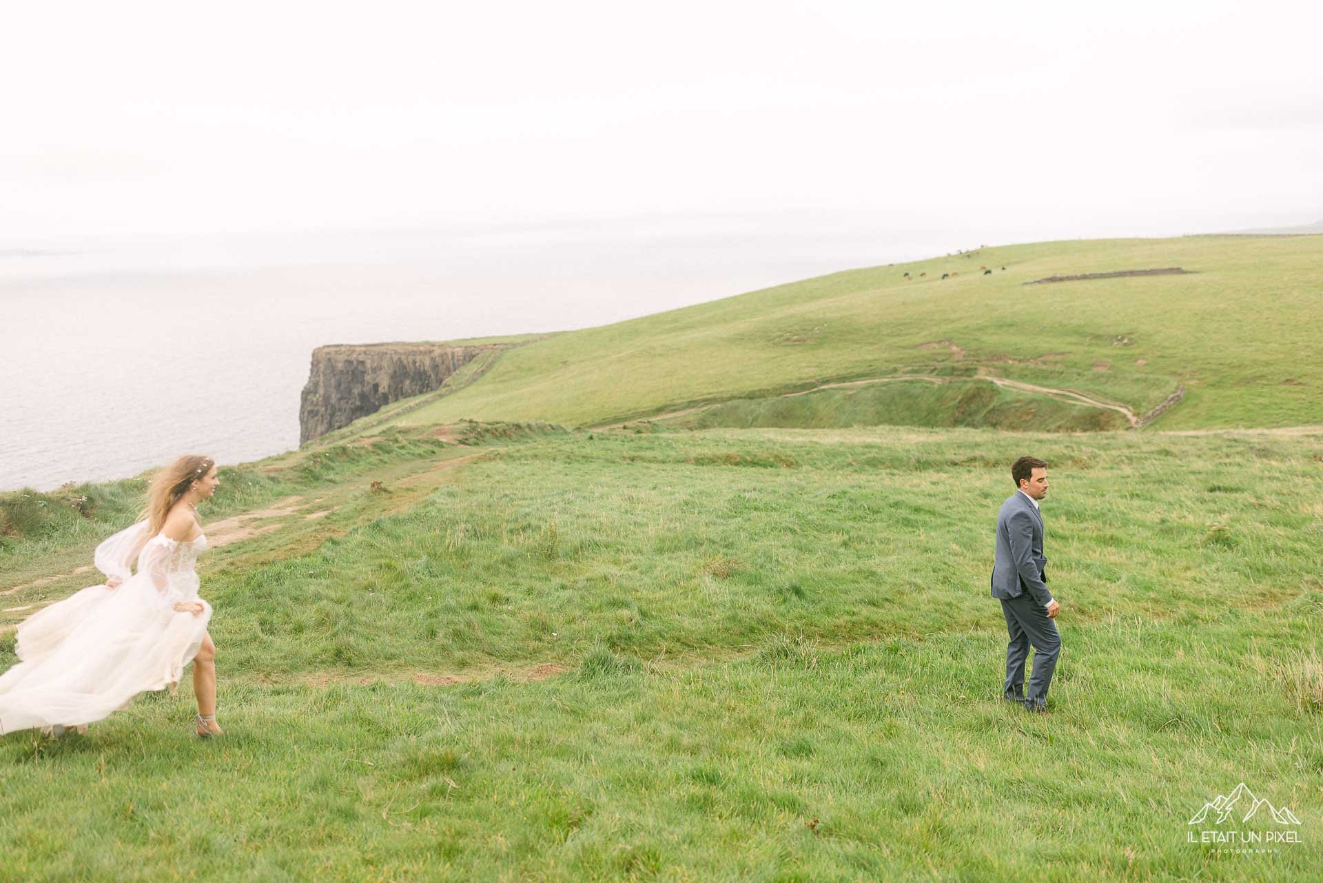 iletaitunpixel-jeremie-sangare-destination-adventure-elopement-and-wedding-photographer-france-italy-ireland-cliffs-moher-m145-pf59-339-1920px.jpg