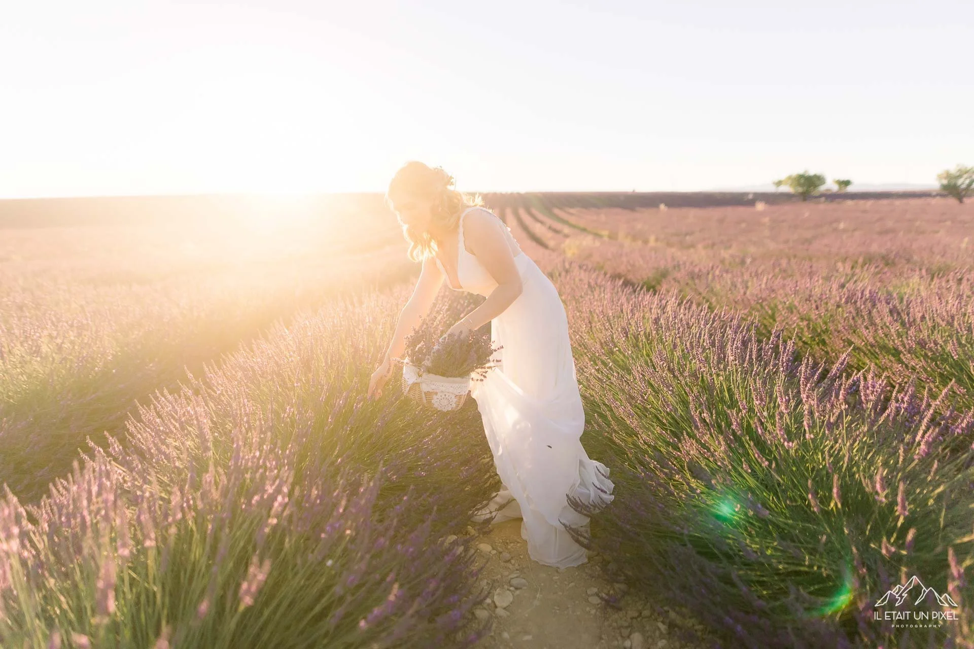 iletaitunpixel-jeremie-sangare-destination-luxury-elopement-and-wedding-photographer-france-paris-provence-lavender-m090-pf53-195-1920px.jpg