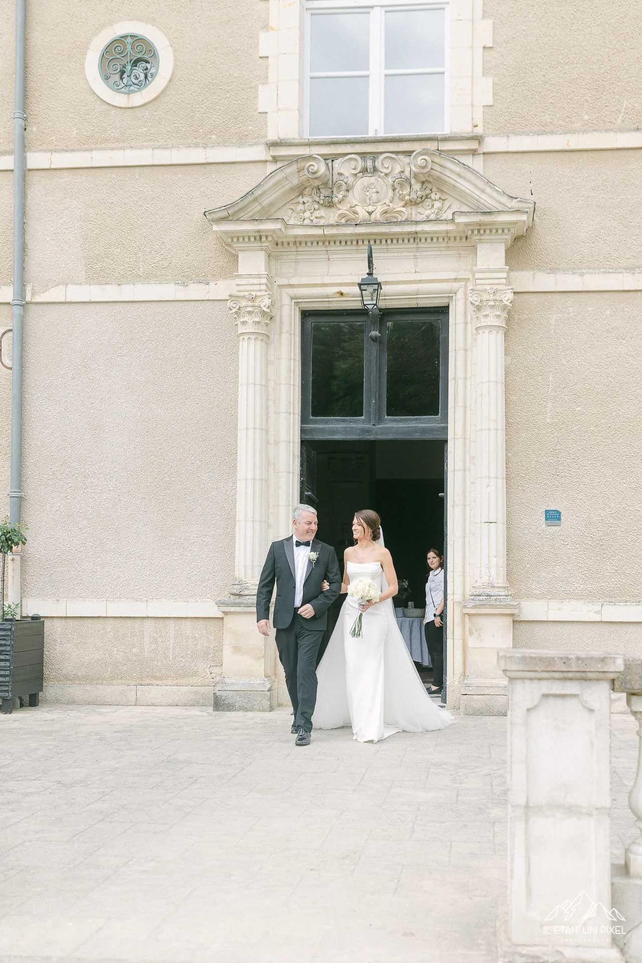 iletaitunpixel-jeremie-sangare-editorial-wedding-photographer-france-italy-greece-paris-chateau-jalesnes-m158-pf57-284-1920px.jpg