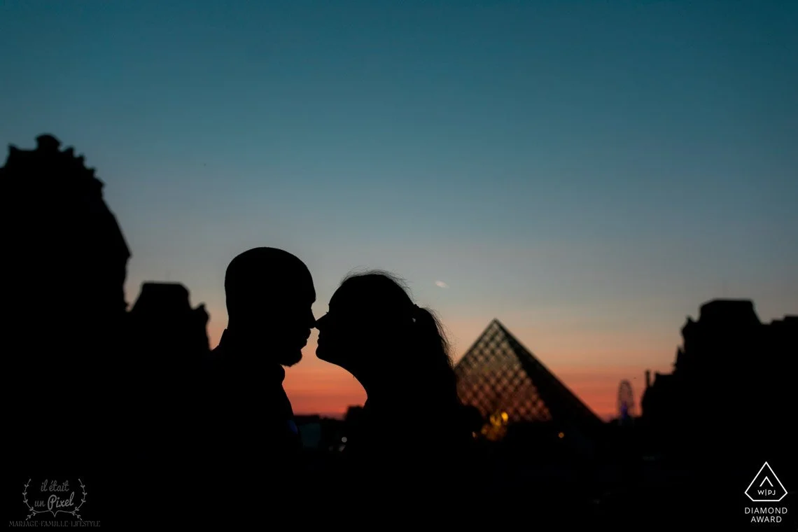 iletaitunpixel-jeremie-sangare-fine-art-destination-wedding-elopement-photographer-paris-couple-engagement-shoot-tuileries-louvre-sunset-srhpp_172-1140px.jpg