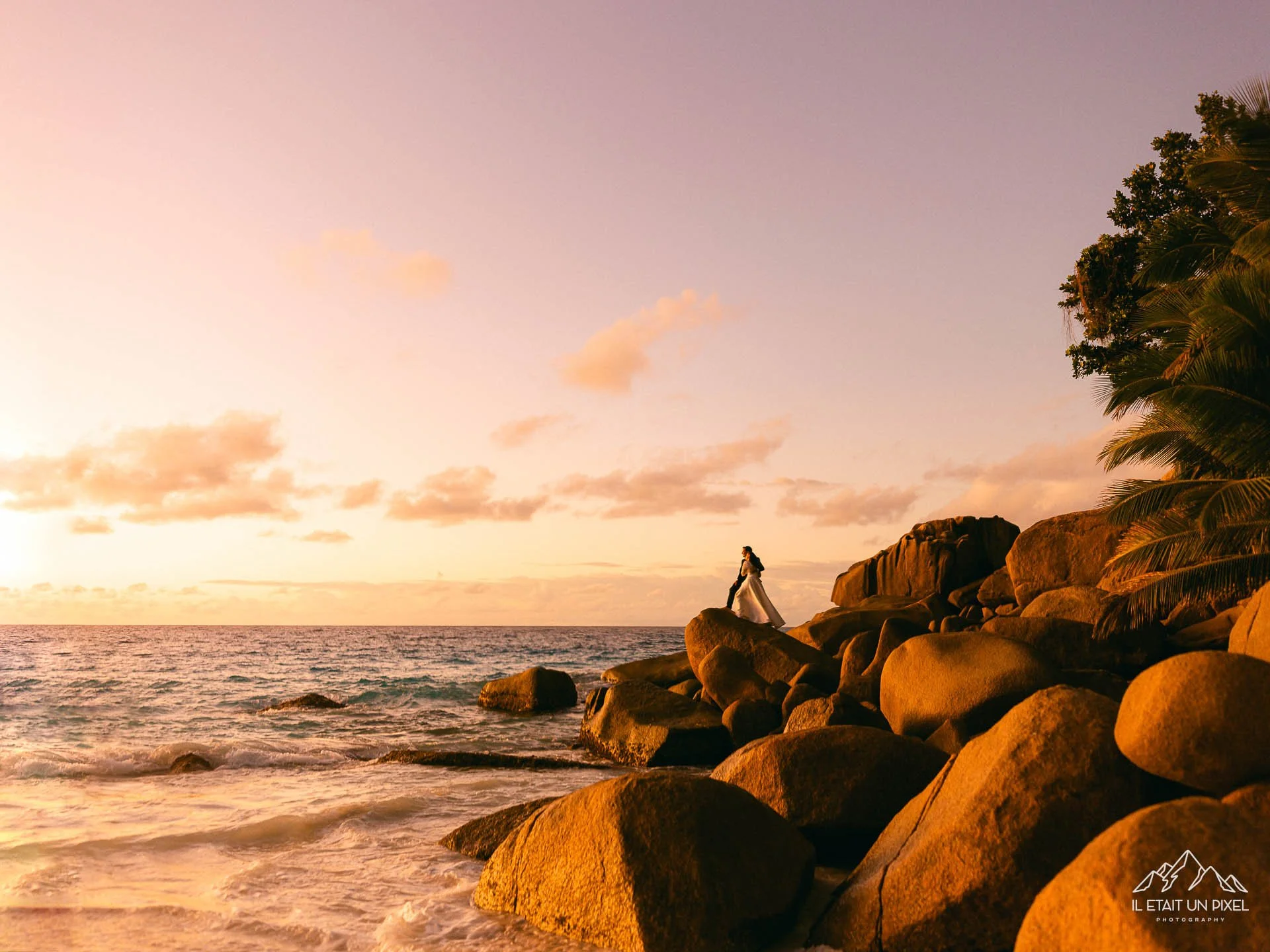 iletaitunpixel-jeremie-sangare-destination-adventure-elopement-wedding-and-honeymoon-photographer-seychelles-underwater-m169-pf88-507-1920px.jpg