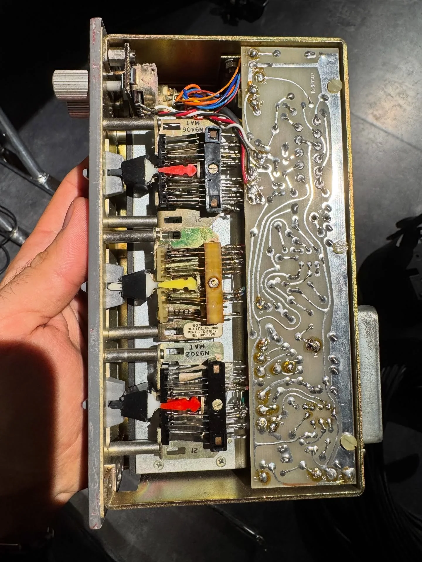 Elsker h&aring;ndtegnede printboards - works of art. Btw tjek lige de d&eacute;r switches 🤯 They don&rsquo;t make &lsquo;em like this anymore!