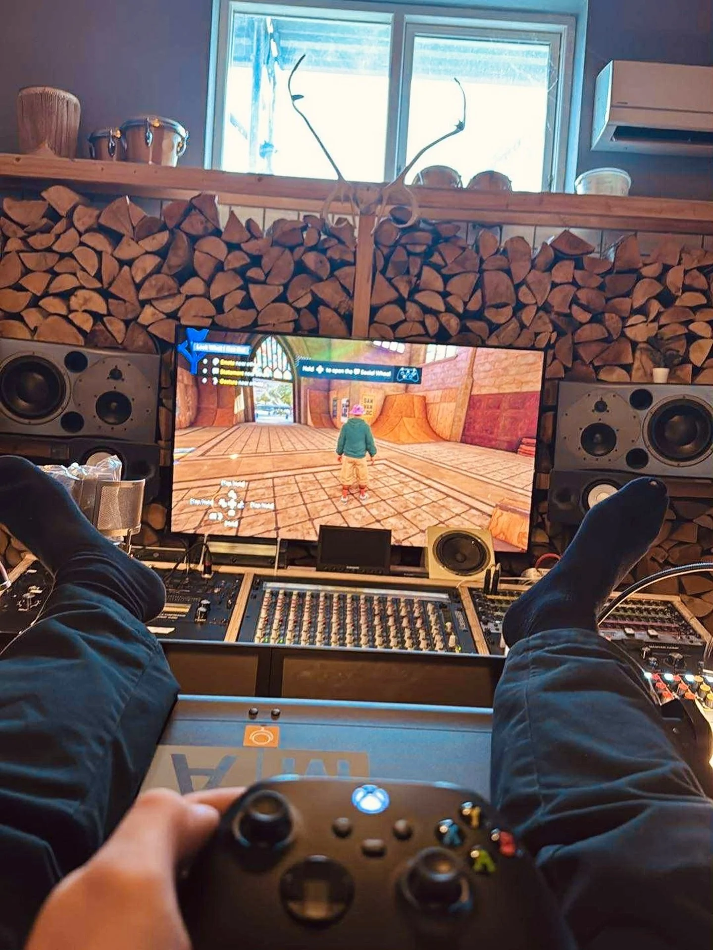 Når man lige skal ha’ en pause 😄🎮
@backhausen_av @k_backhausen i gang med et spændende projekt i studiet denne uge!