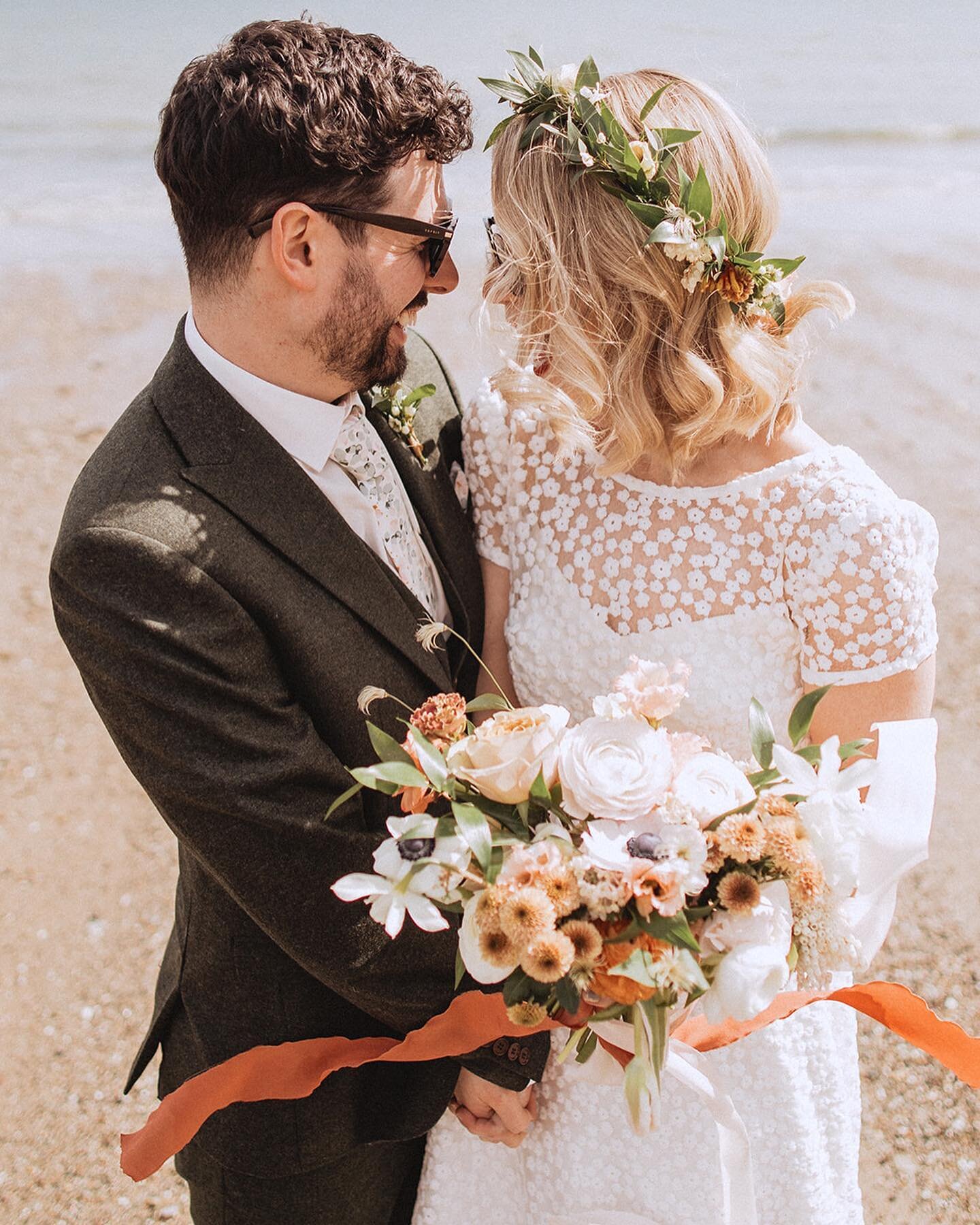 Ahhhh the lovely Enfys and Kieran, congratulations guys. Burnt orange pops for a relaxed coastal day @orielplasglynyweddw and @nant_gwrtheyrn. It was a sunny Easter weekend so they lucked out with the weather. Thanks for being fab and trusting us wit