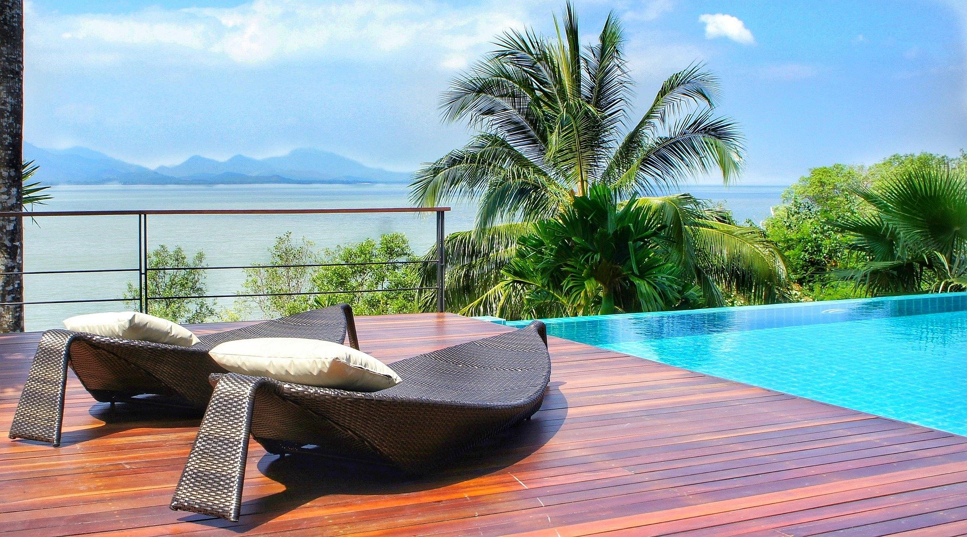 Luxury retreat setting with infinity pool, ocean and mountain views, reflecting the premium wellbeing experiences offered by Back to You™ for hotels, spas and retreats.
