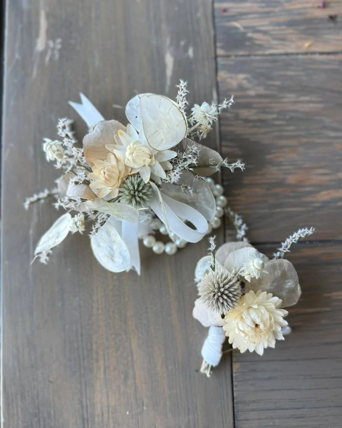 Happy homecoming week! 

#danceflowers #driedflowers #white #silver #everlastingflowers #homecoming #urbanflowerworks