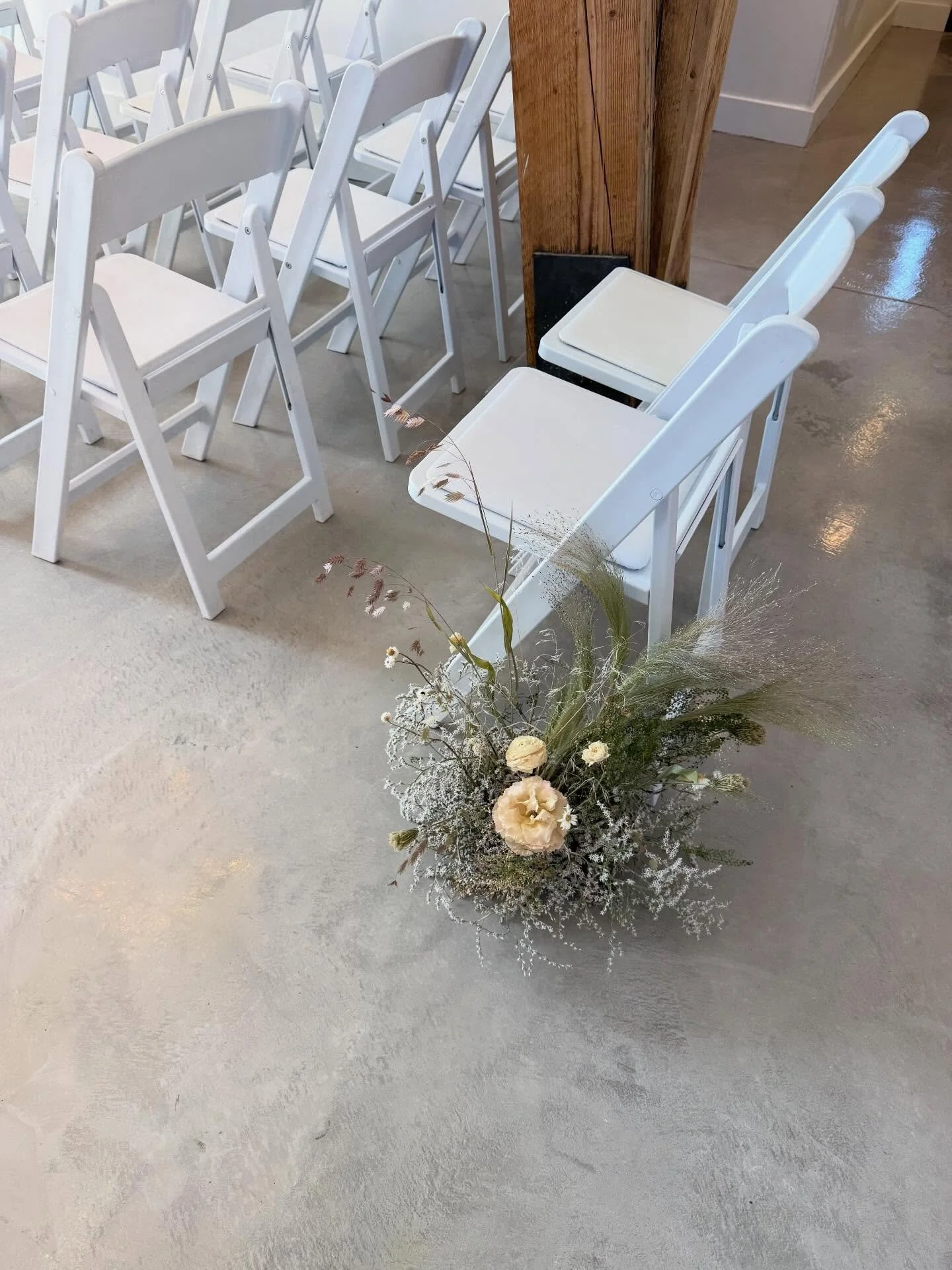 Scenes from February. Meadow dried flower aisle markers, dance flowers, fairy dolls and Lisianthus seedlings growing. 

#driedflowers #weddingflorals #seedstarting #flowercraft