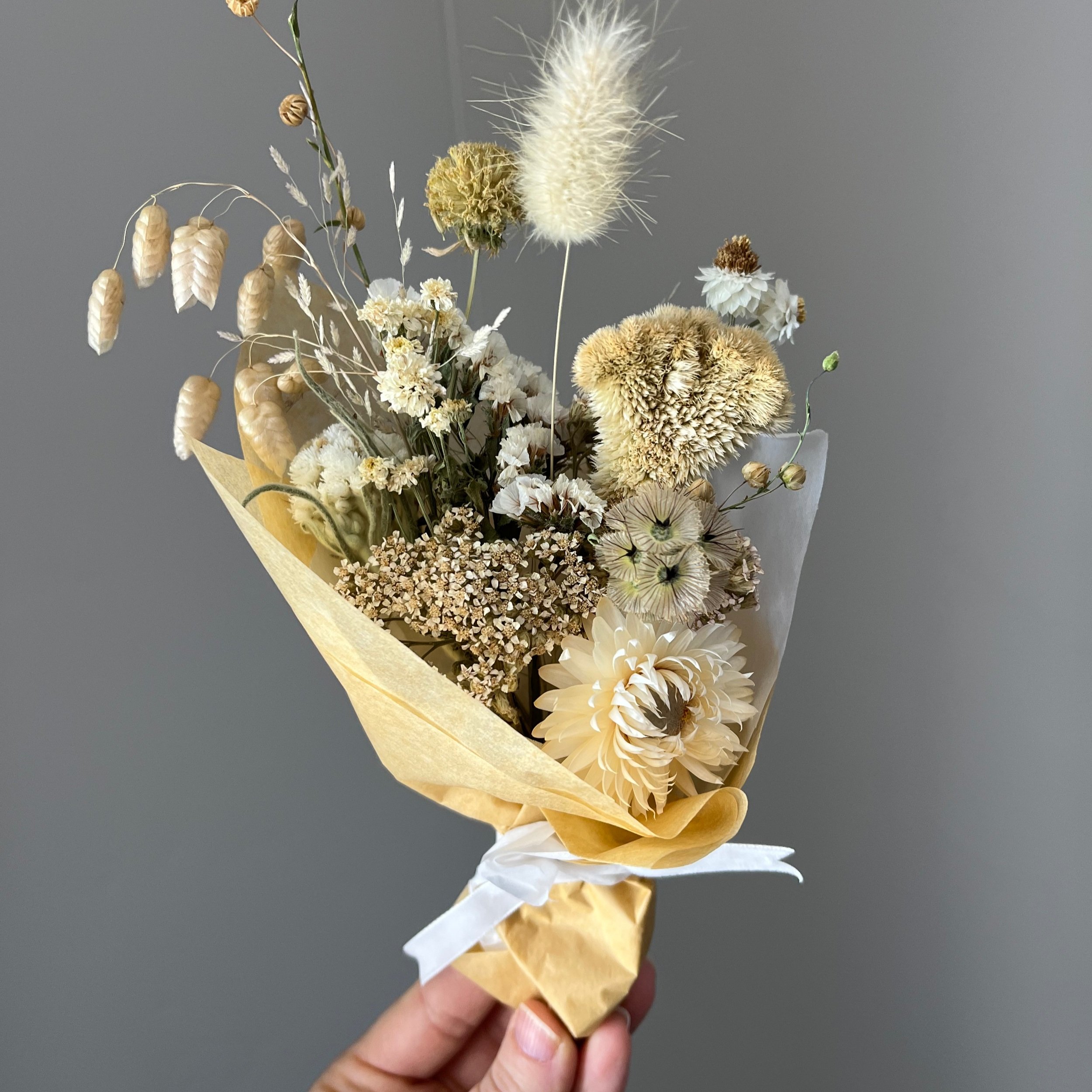 Neutral+mini+dried+flower+bouquet.jpg