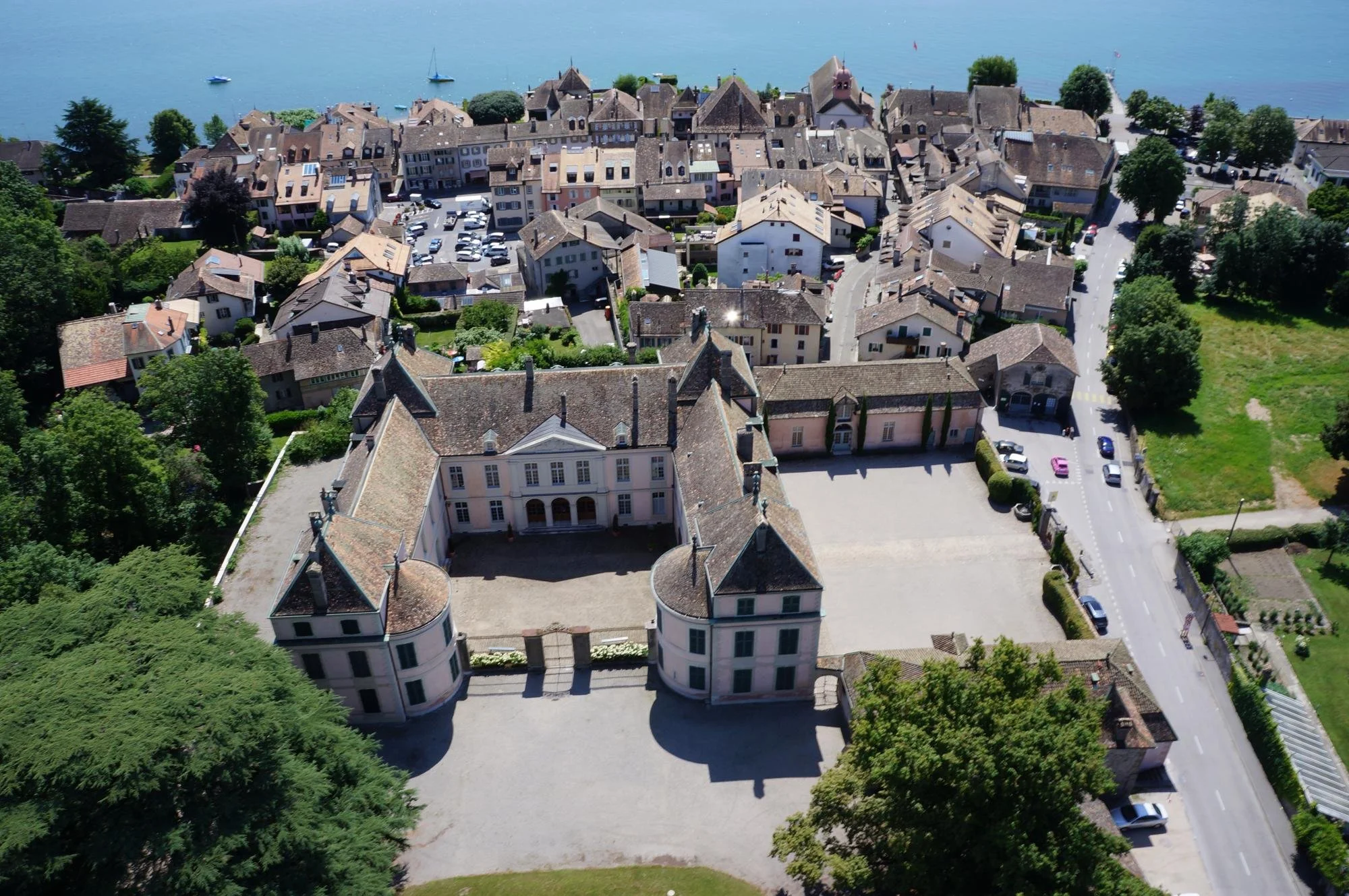 vue-aerienne-chateau-de-coppet_2000.jpeg