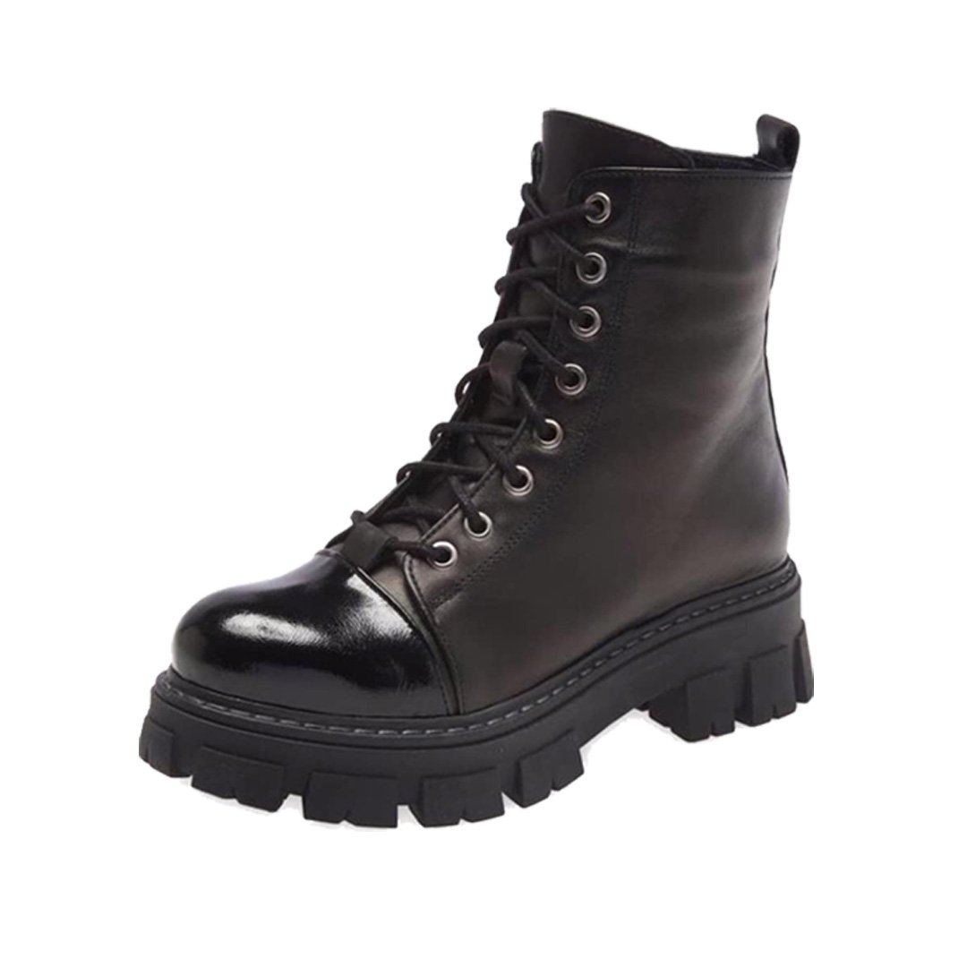 black boot.jpg