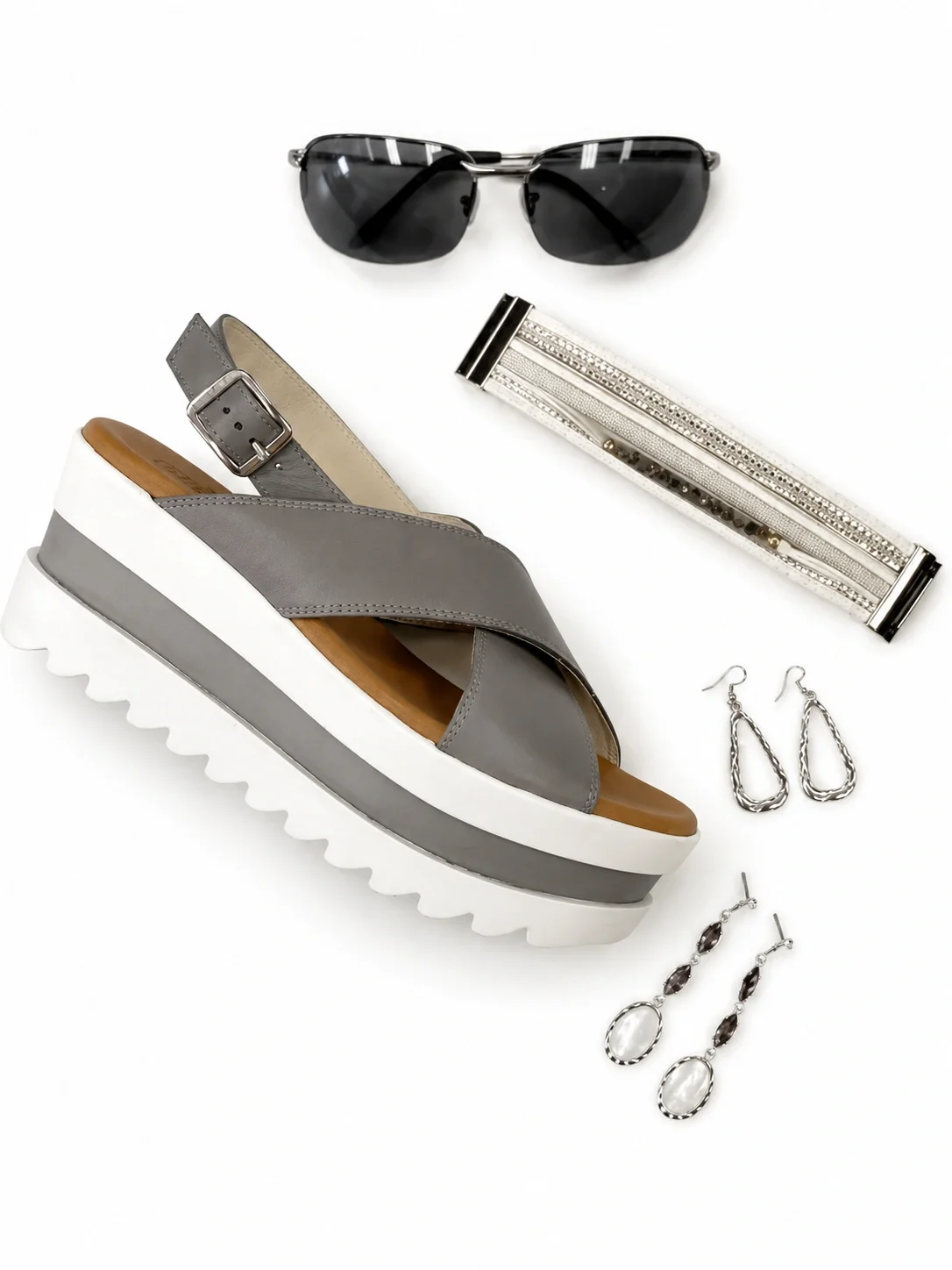 Grey sandal and grey accessories