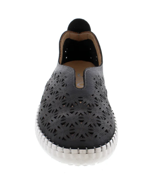 bueno daisy black leather flats for women 2.png