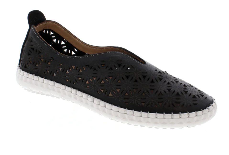 bueno daisy black leather flats for women.png