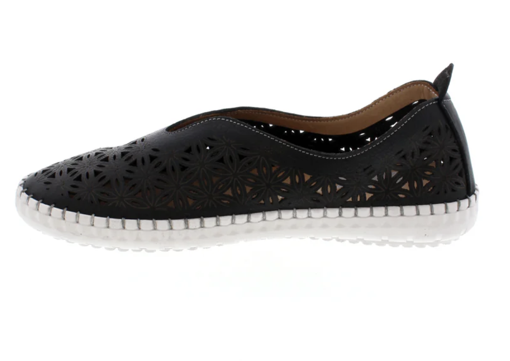 bueno daisy black leather flats for women 3.png
