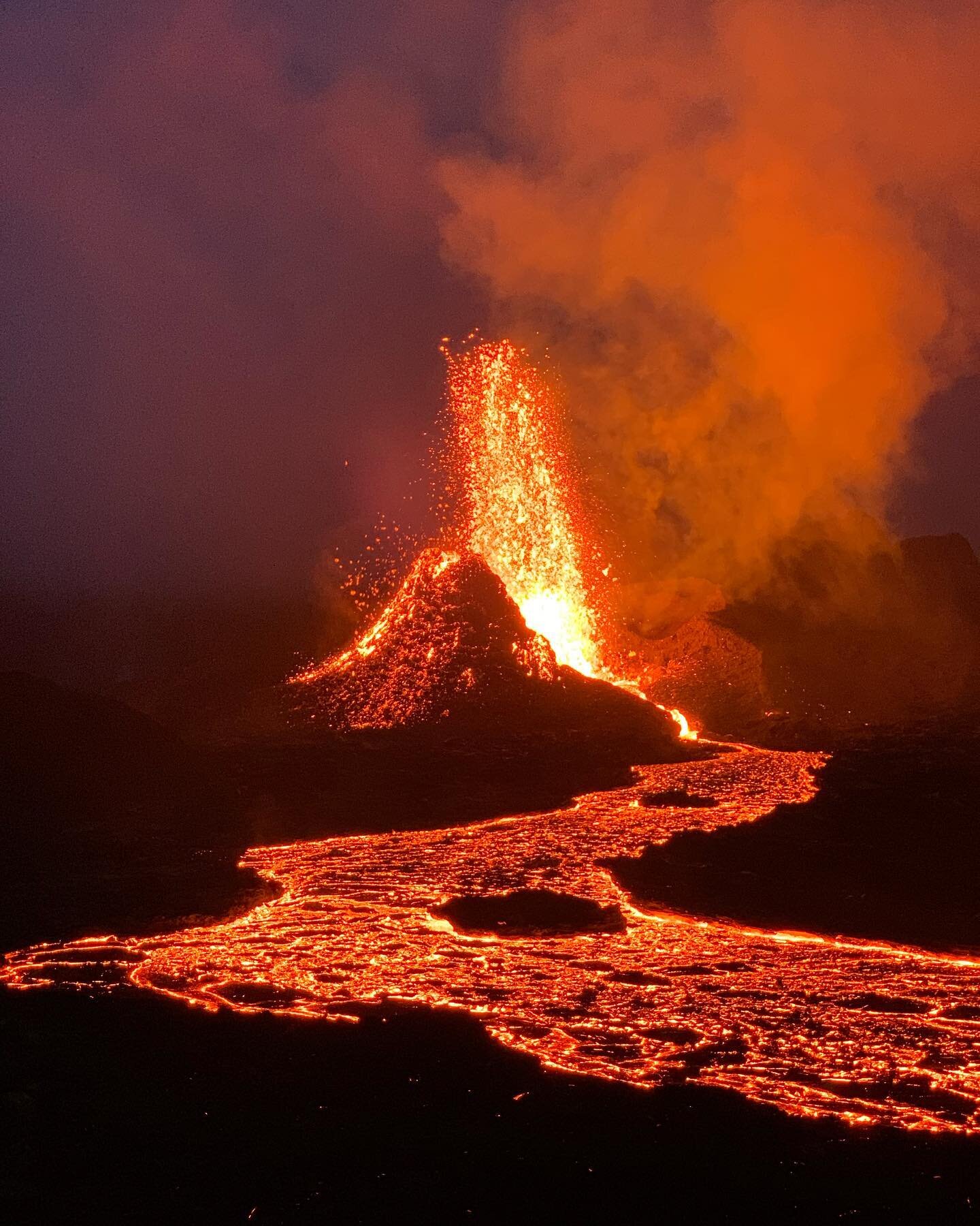🐉Dragon rising 🌋 

She looks magnificent in her birthing! 

Her heart sounds like a storm. She smells of burnt moss and hot minerals. Her heat travels far, sweeping across your face, licking your bare skin. Her power is humbling. 

Sitting perched 