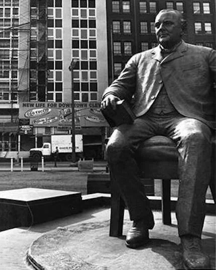 Explore Cleveland on your own time and at your own pace with our self-guided Civic Center Tour. This Take a Hike favorite includes seven key stops that take you from Cleveland&rsquo;s early civic planning efforts to the modern designs that shape the 