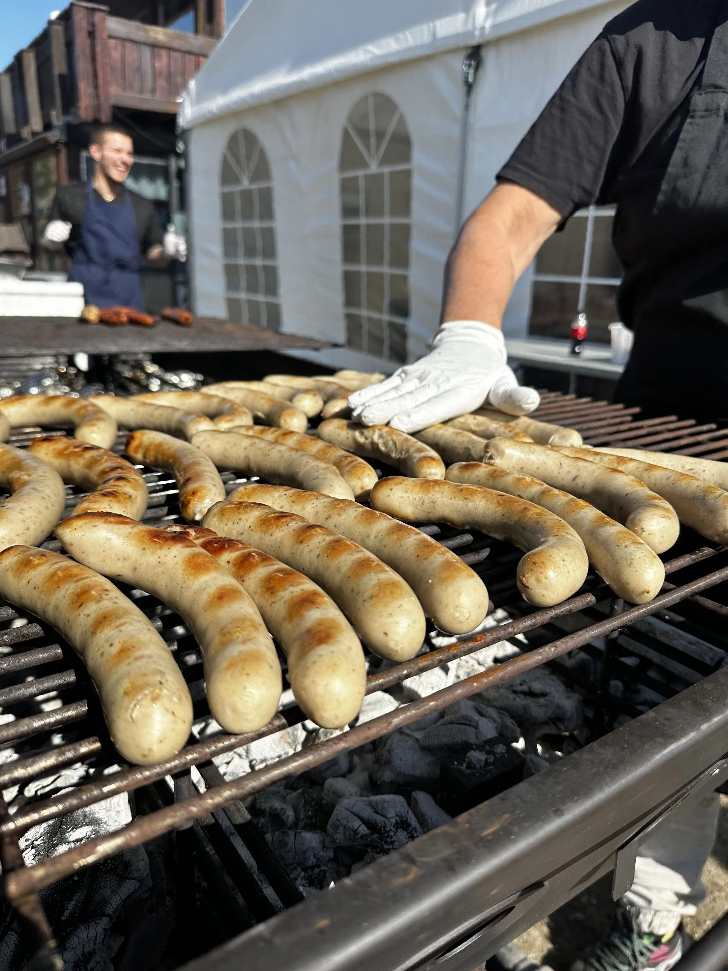 Pølser på grillen.jpg
