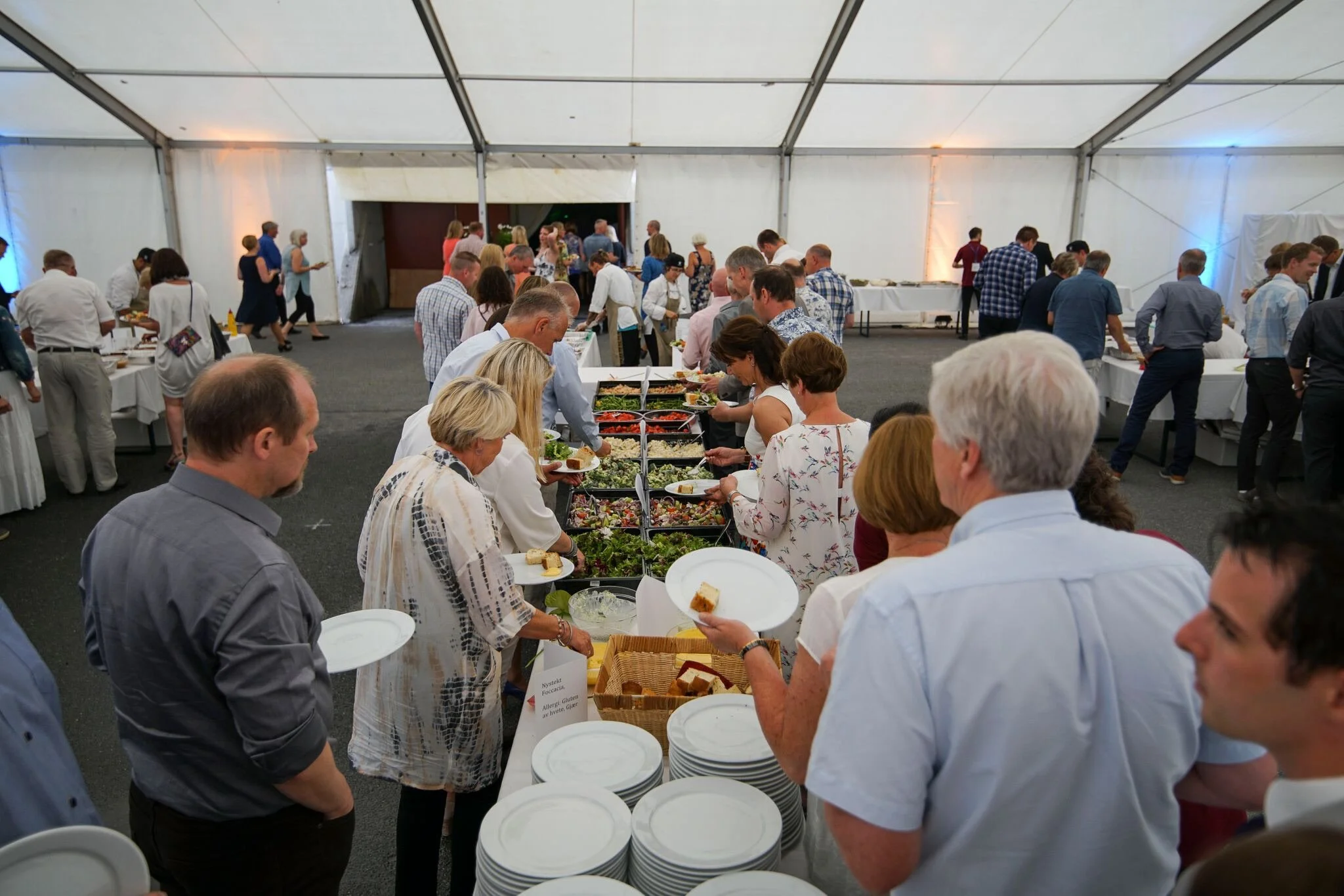 Buffet m mennesker.JPG