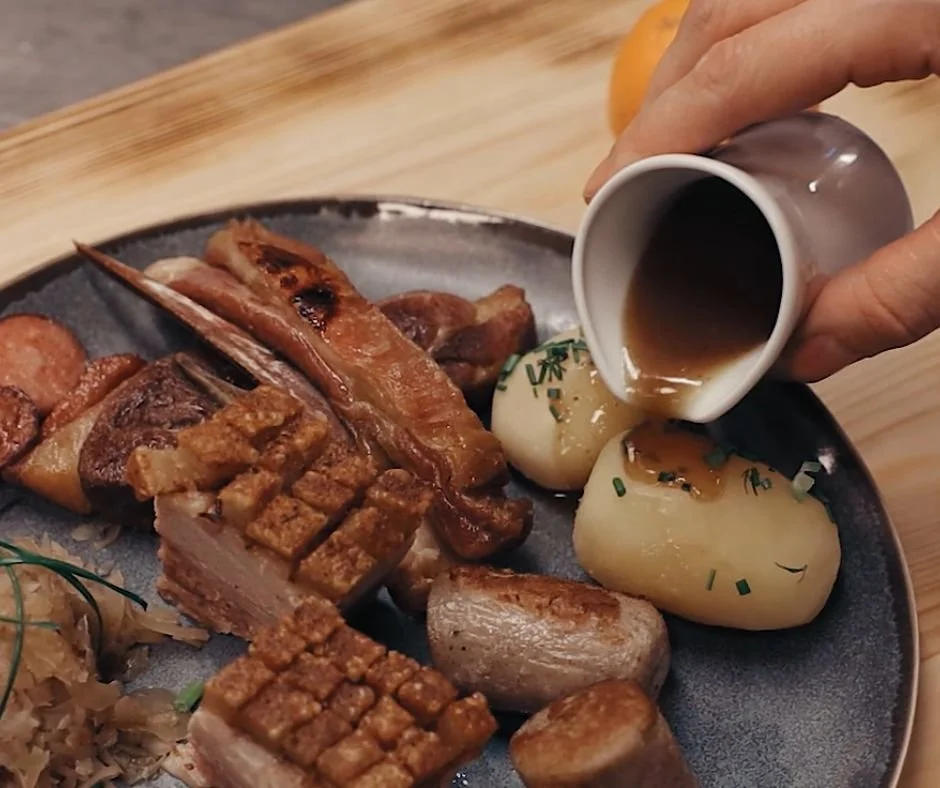 Ribbe og pinnekjøtt-tallerken.jpg