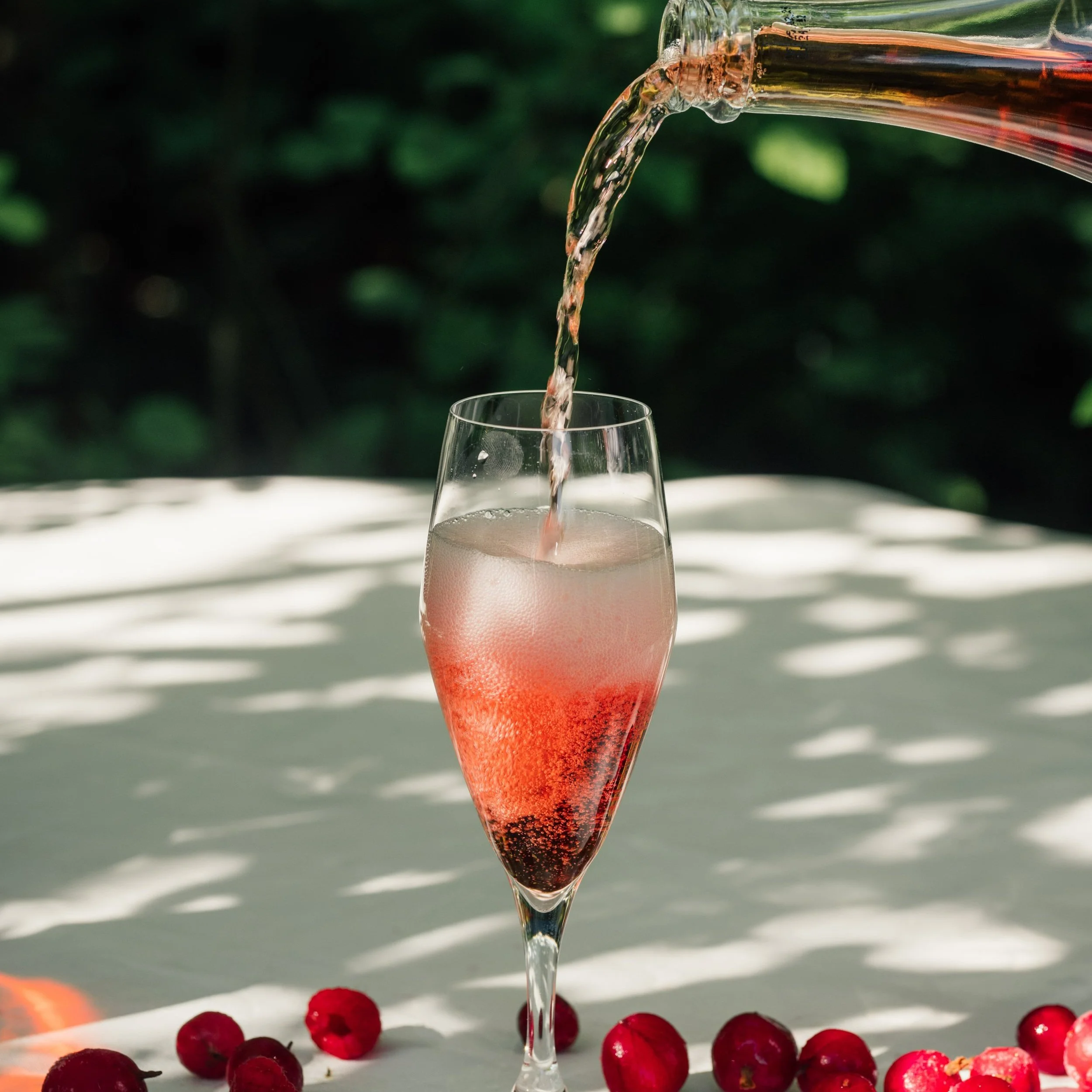 sider på glass med bringebær.jpg