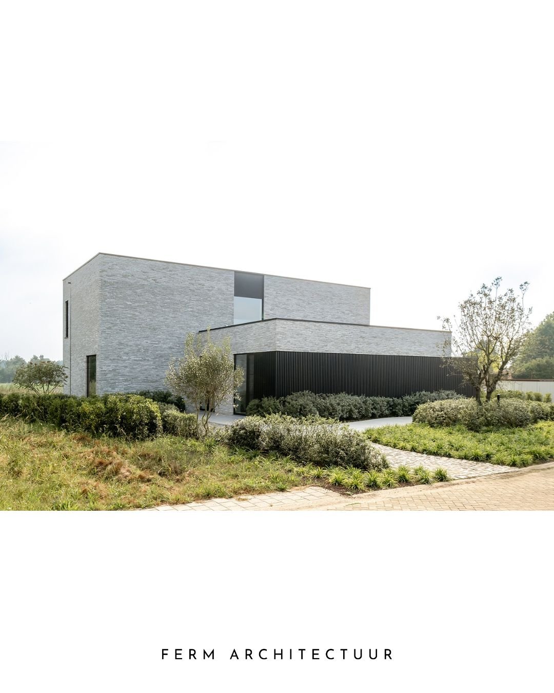 Een totaalvisie waarin architectuur, interieur en omgeving &eacute;&eacute;n geheel vormen.
www.fermarchitectuur.be

#fermarchitectuur #totaalvisie #bouwen #totaalrenovatie #architect #westerlo

📸lumine