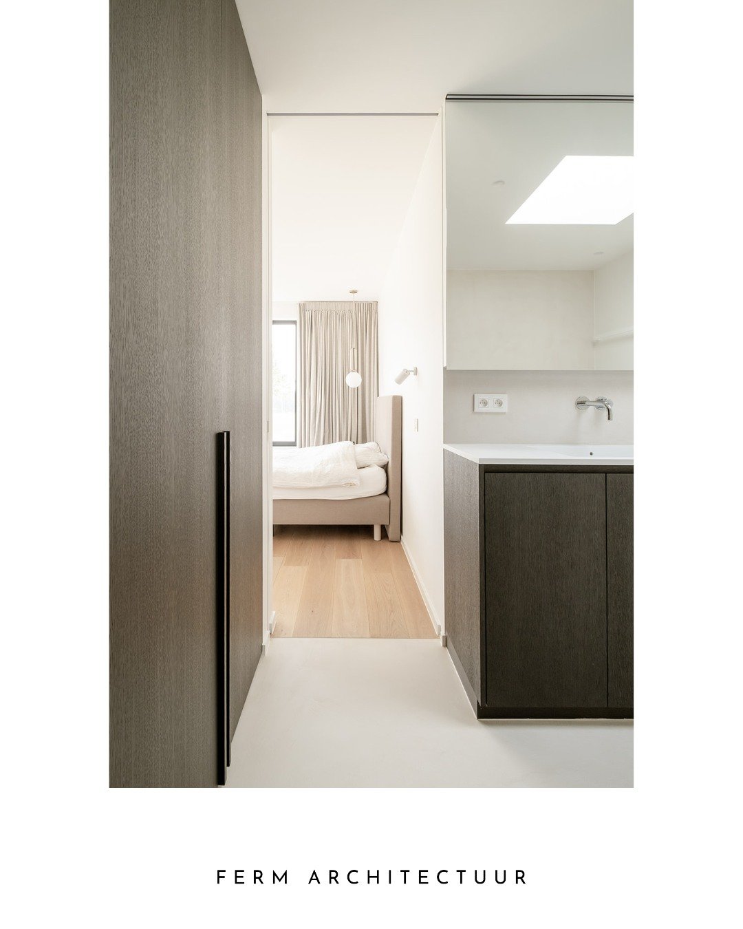 Een doordachte inplanting maakt het verschil.

Bij FERM Architectuur tekenen we geen ruimtes los van elkaar, maar laten we ze perfect samenvloeien binnen het totaalplaatje van jouw woning.

Een badkamer is meer dan een functionele plek, het is een pl