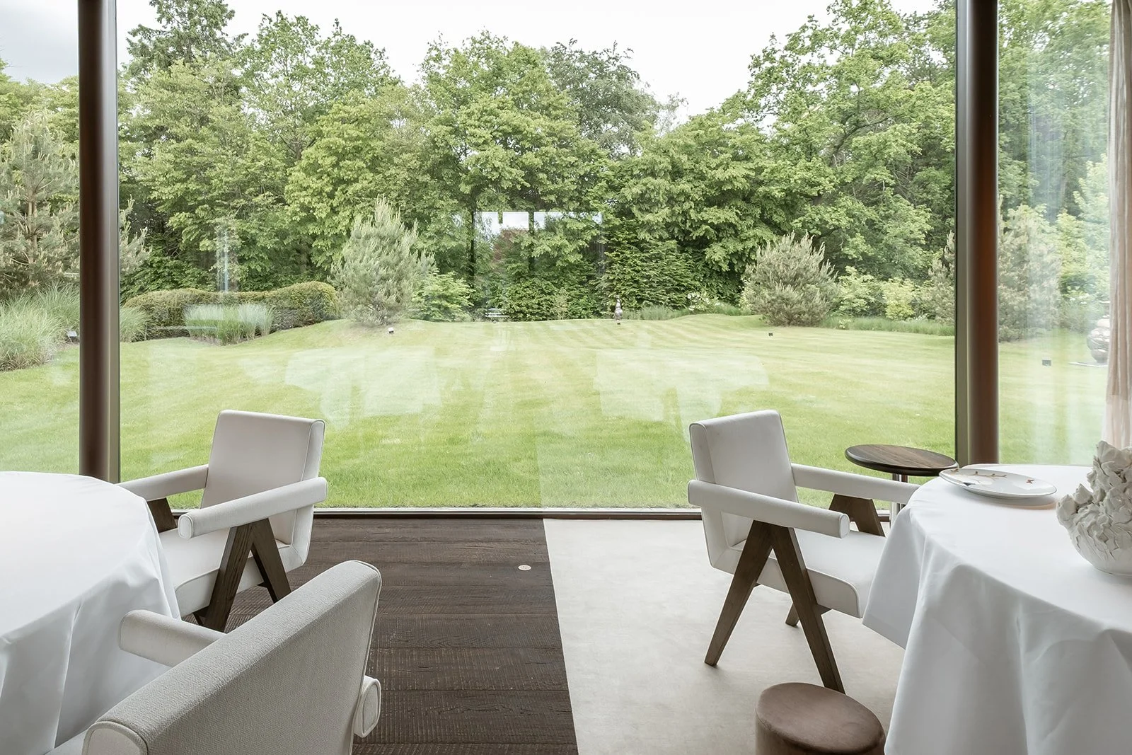 glazen-gevel-restaurant-zicht-parktuin-maison-colette-westerlo-ferm-architectuur-096.jpg