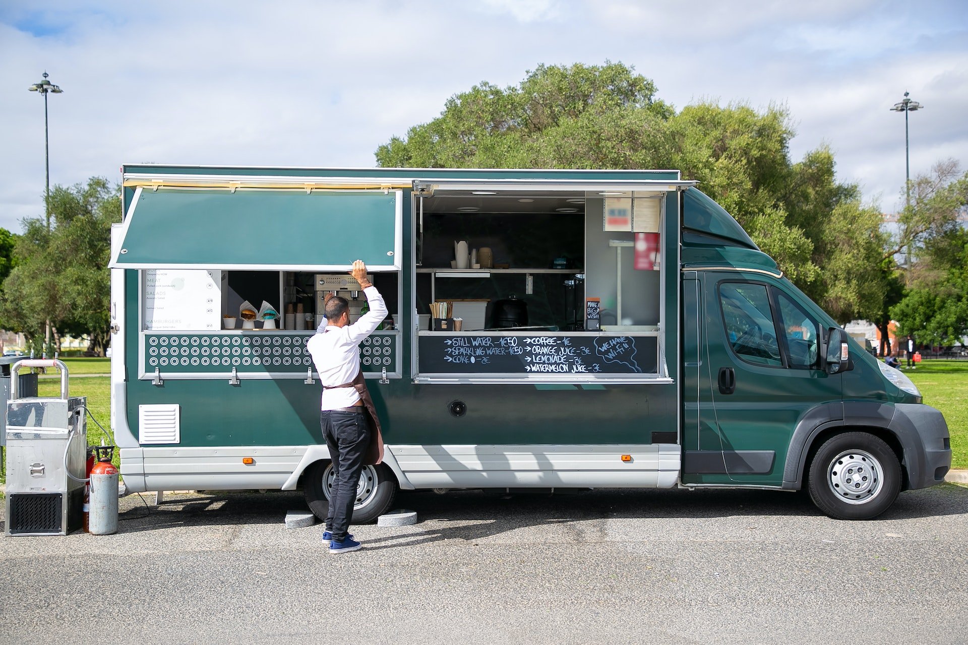 How to design and build a food truck or food trailer?