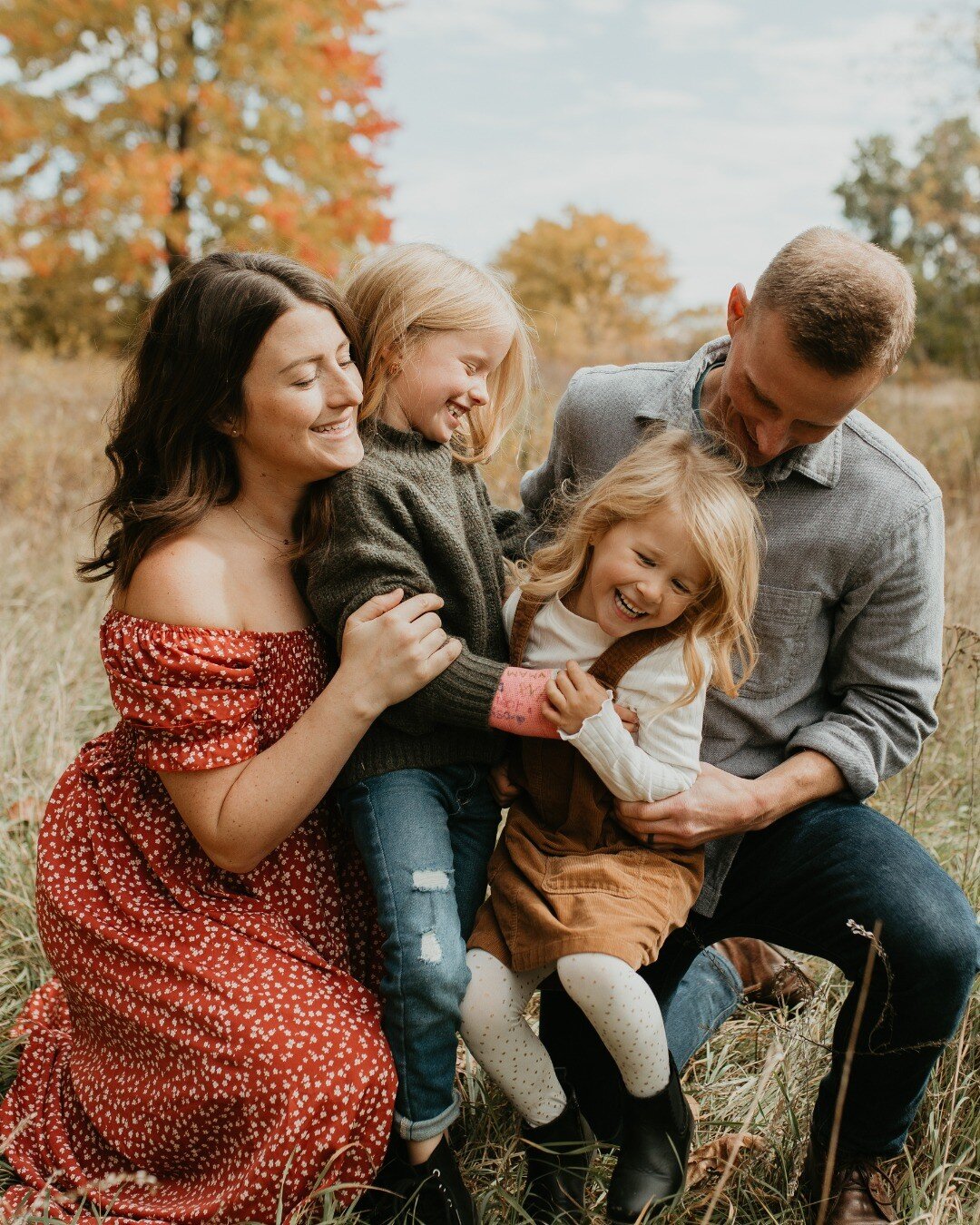 The Friend family. So fun meeting this sweet family at my fall minis!!