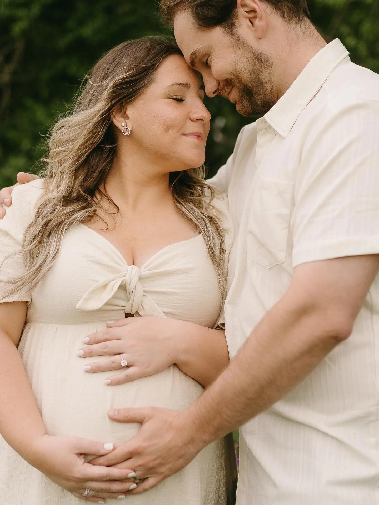 When wedding clients come back for maternity photos.🥹 Such an honor to document Cassie and Connor&rsquo;s growing family.