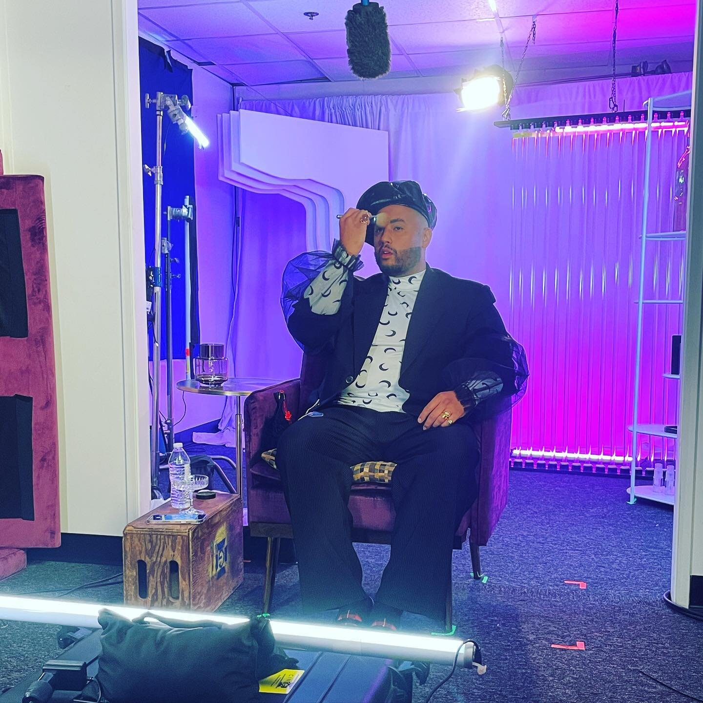 Picture Perfect - BTS in the interview chair with the ever eclectic @cocoalexanderlive 😍 
#behindthescenes #blowingla #filming