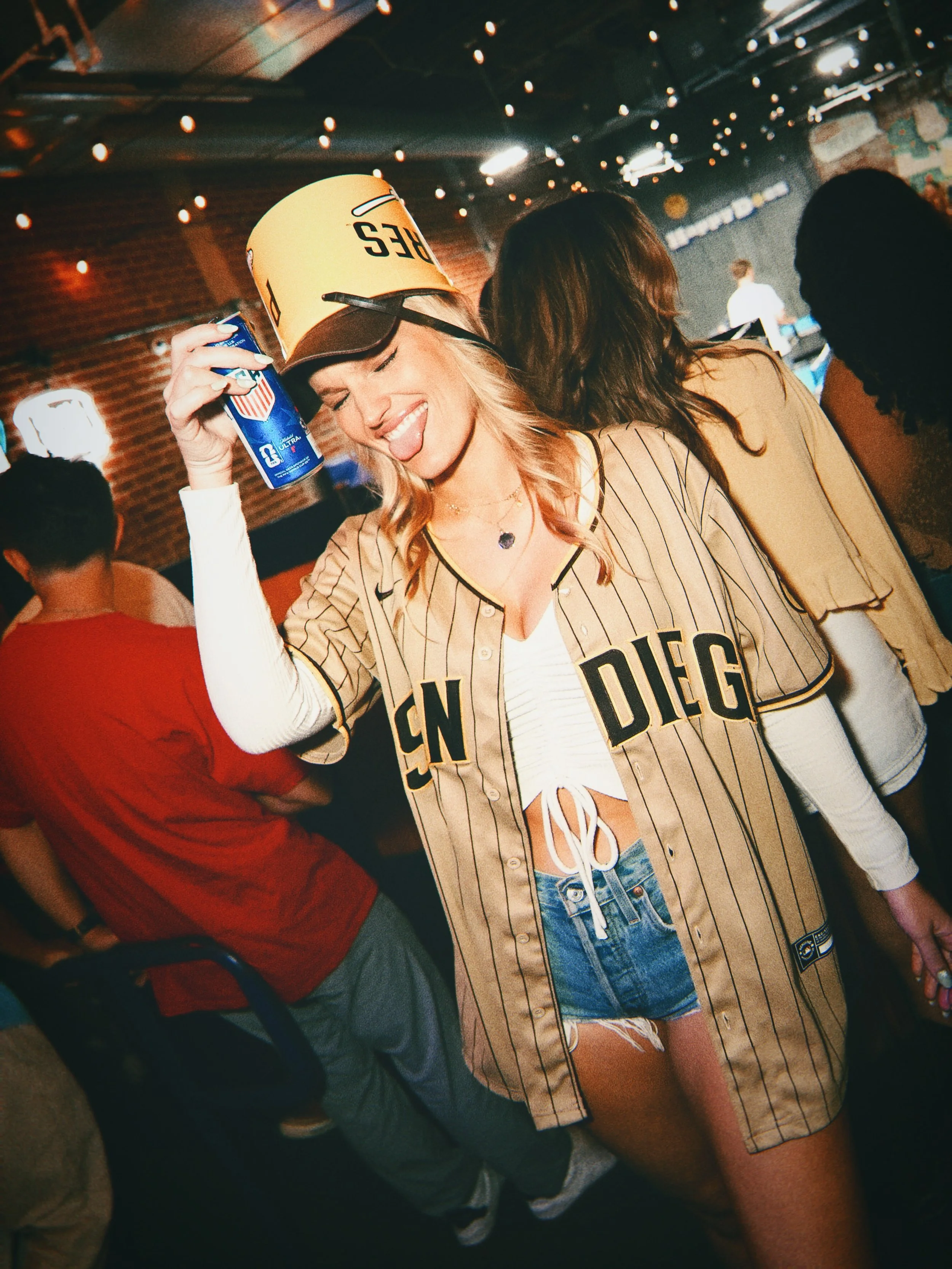 MDW is here! 💛🤎 We&rsquo;ll be here for your @padres pregame and after party at Club Happy with @djjstylez at 9pm. NO COVER!!