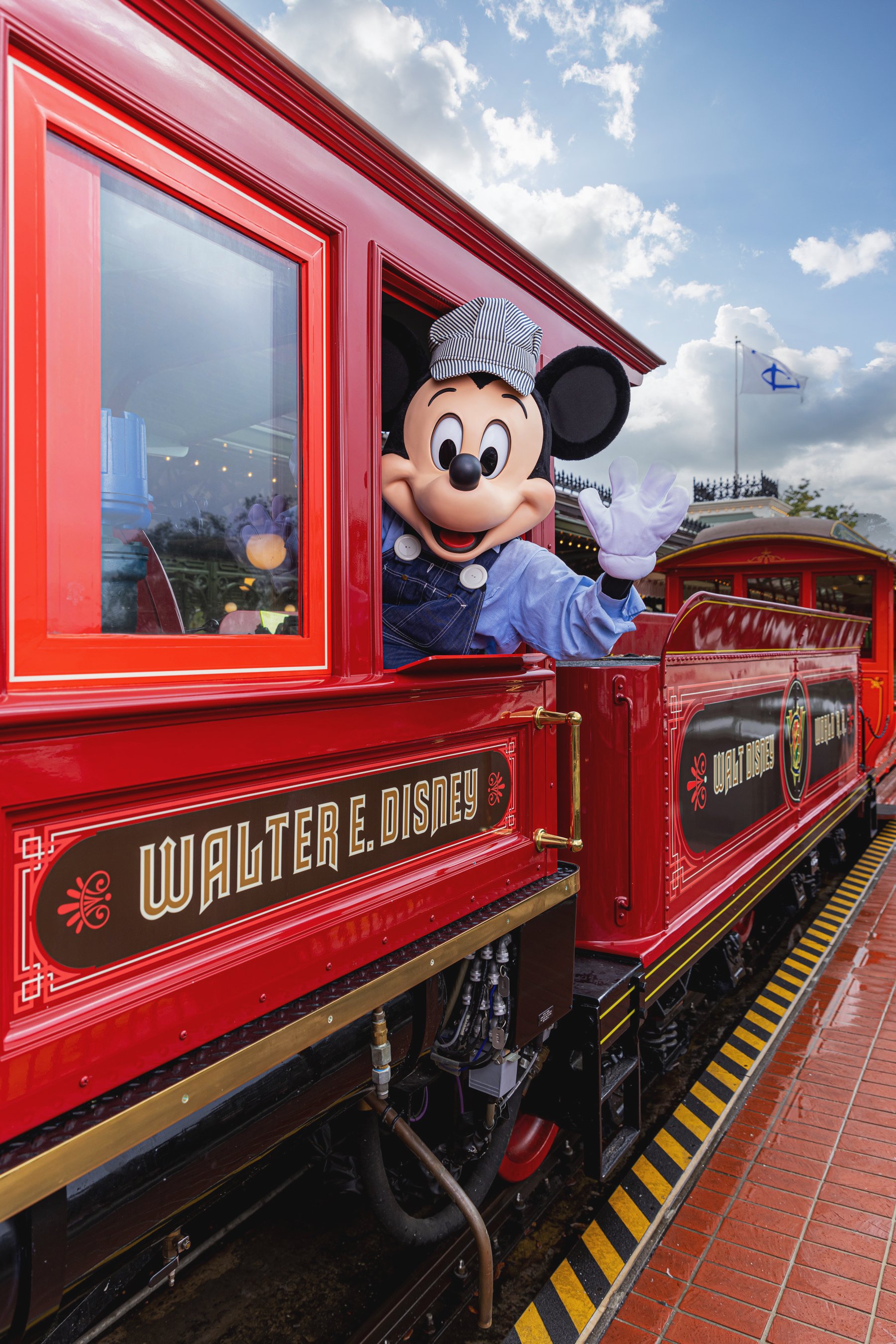 Walt Disney World Railroad at Magic Kingdom (A Charming Train Ride)