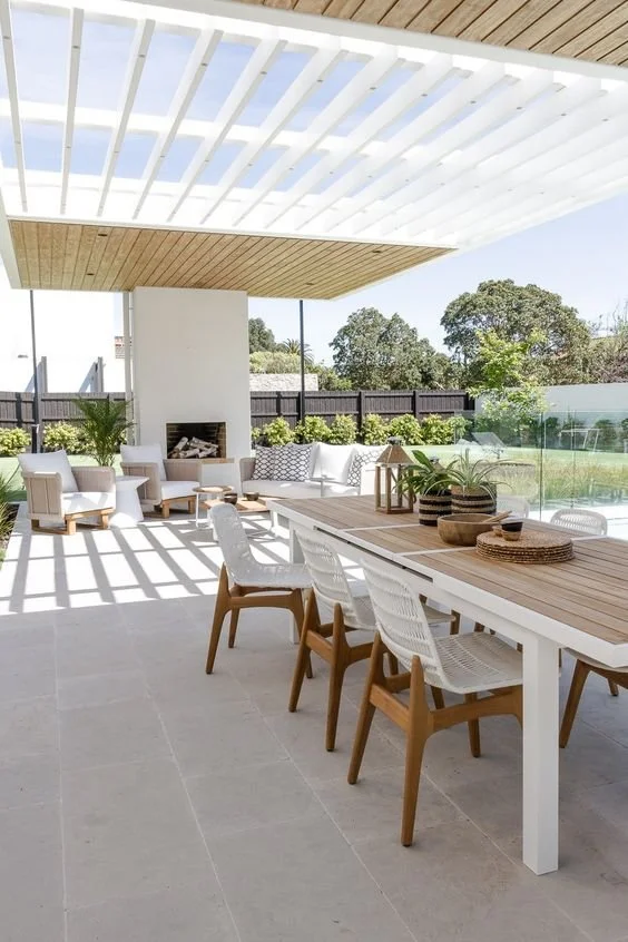 Pinterest: Pergola aluminum blanc et lattes de bois