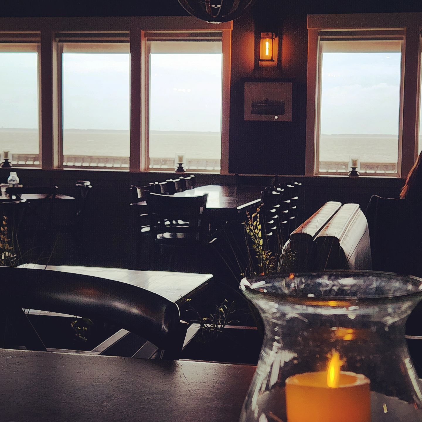 Embracing the rainy day vibe with cozy feels and comfort food. Serving lunch until 3 and dinner from 4:30-8. Join us! 
.
.
#rainyday #rainydayview #cozyfeels #tavern #ducknctavern #outerbankstavern #outerbanksrestaurant #comfortfood #lunch #obxlunch 