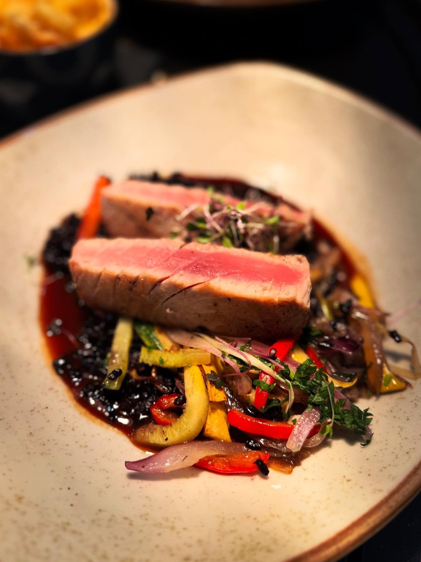 Have you discovered the fresh flavors of our fall menu? This fennel-pollen-seared yellowfin tuna with black rice, julienne vegetables, and blood orange reduction is just one of Chef Mike Thomas&rsquo;s seasonal creations. Join us for lunch and dinner
