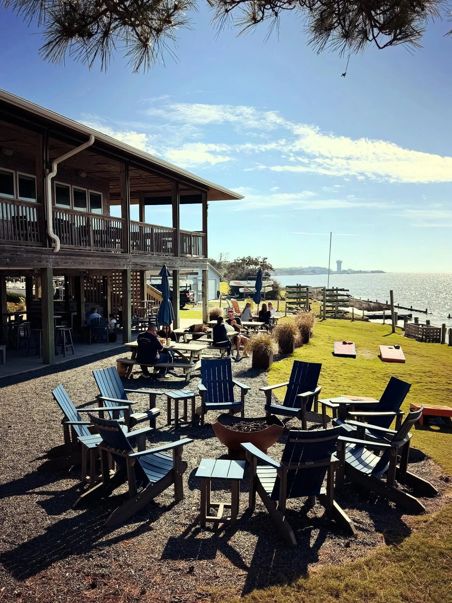 Another beautiful Saturday on the waterfront for our Soundside Tailgate. Come catch your favorite team on the big screens in The Sound Lounge. Served with a side of casual eats, great drinks, and unbeatable views! Now through sunset. 🏈🎉
.
.
#saturd