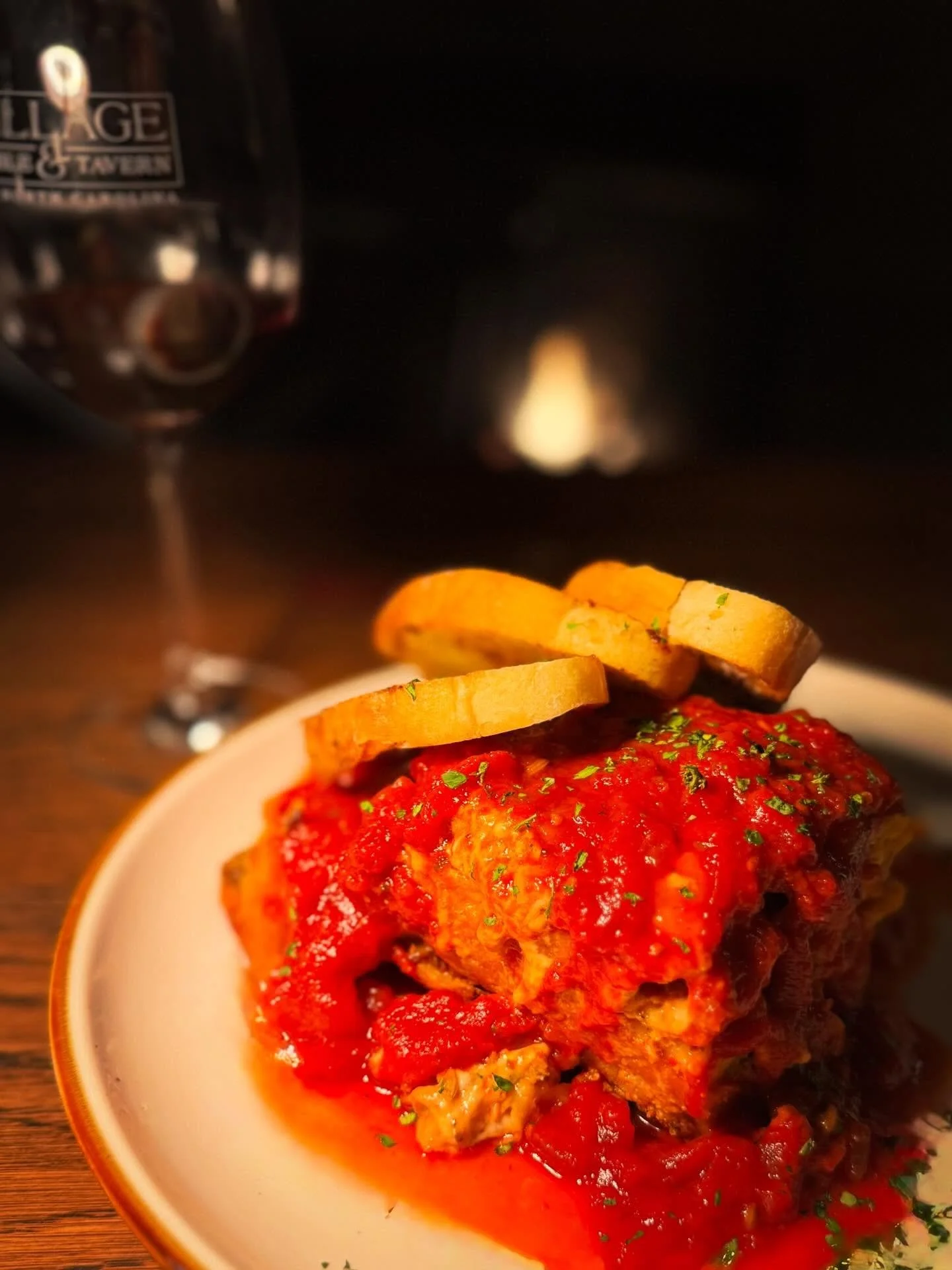 Lasagna night tonight! Tuesdays this winter enjoy a lasagna dinner including your choice of salad, a hearty serving of house-made lasagna, and garlic bread for just $25. Plus, select Italian wines by the glass for just $10. Join us tonight! 
.
.
#las