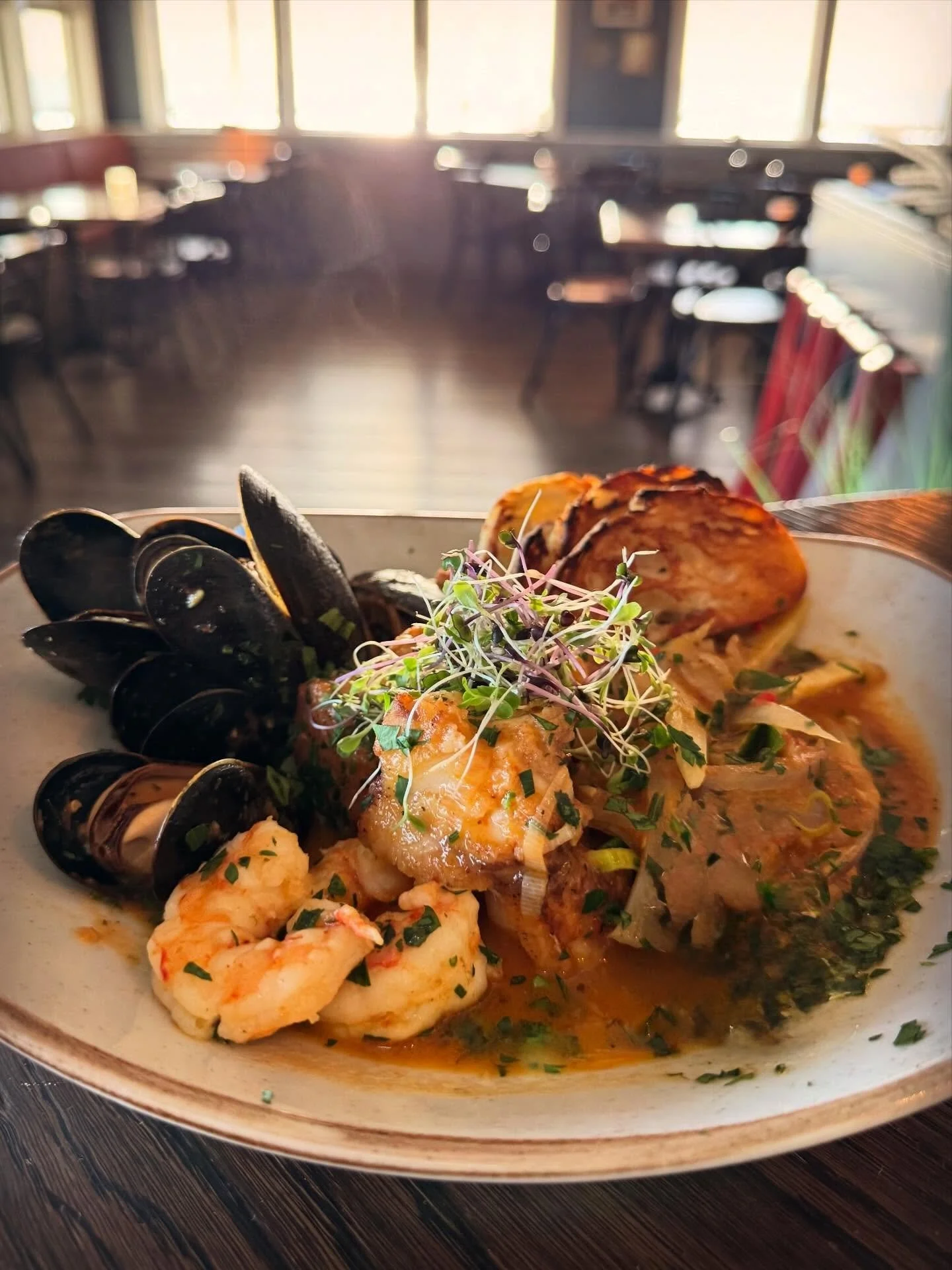 Your coastal favorites come together in a rich tomato and fennel broth for the perfect cioppino, a traditional Italian-American seafood stew. Available for dinner Monday-Saturday at The Village!
&bull;
#cioppino #seafoodstew #comfortfood #obxrestaura