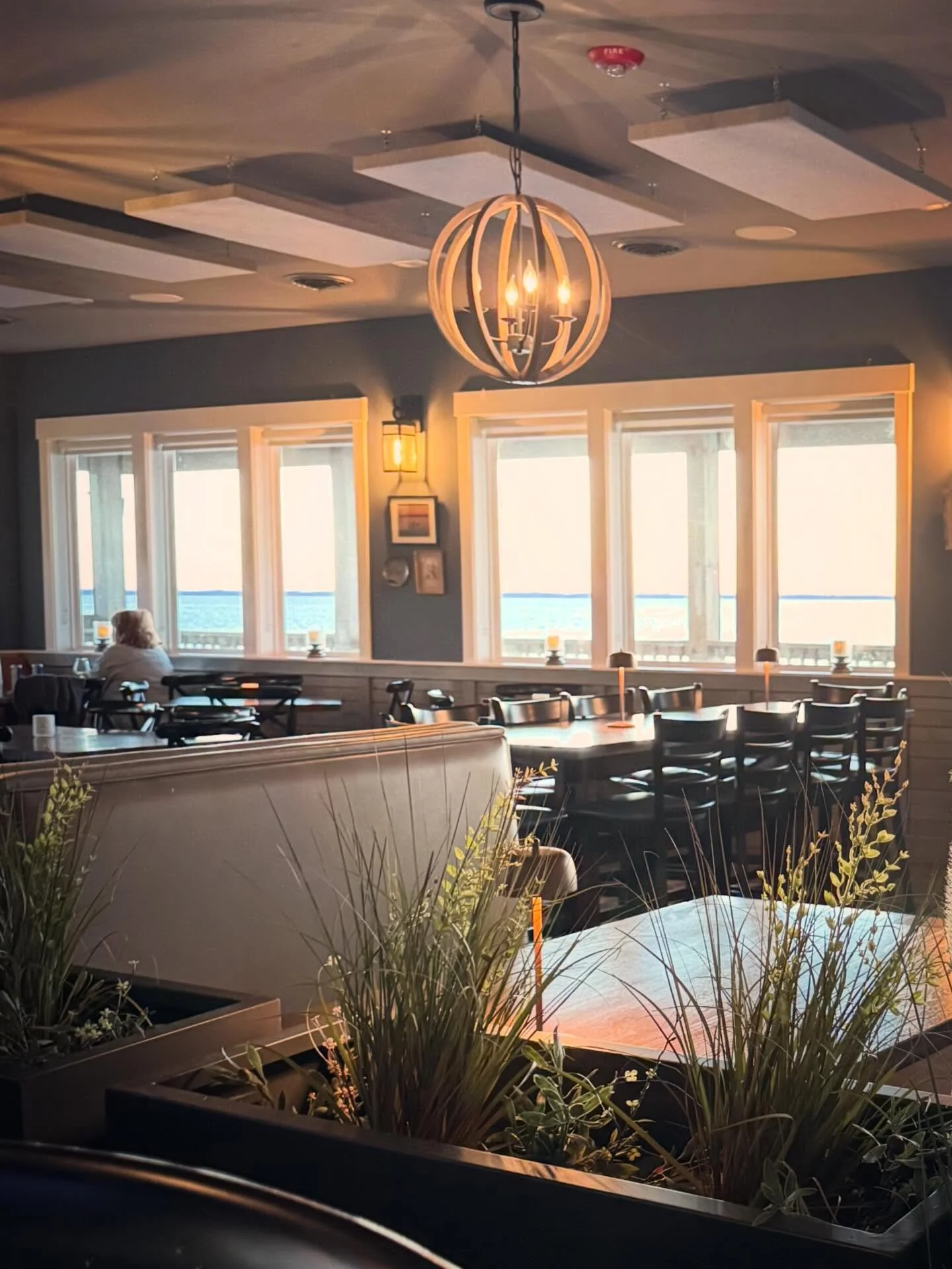 It&rsquo;s a beautiful day for lunch with a view! Even when it&rsquo;s chilly outside, our dining room still gives you a front row seat to our waterfront vista.
&bull;
Friday and Saturday we serve lunch 11:30-2:30 and dinner 4-8:30. Monday through Th