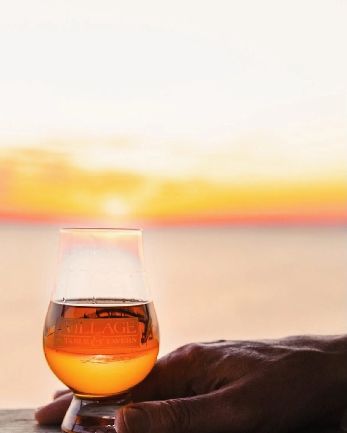 Golden hour hits different when paired with one of our nearly 200 whiskeys. Sunset in one hand, single malt in the other. Which one are you raising tonight?
&bull;
#WhiskeySunset #GlenCairn #CraftCocktails #WhiskeyLovers #SunsetSips
