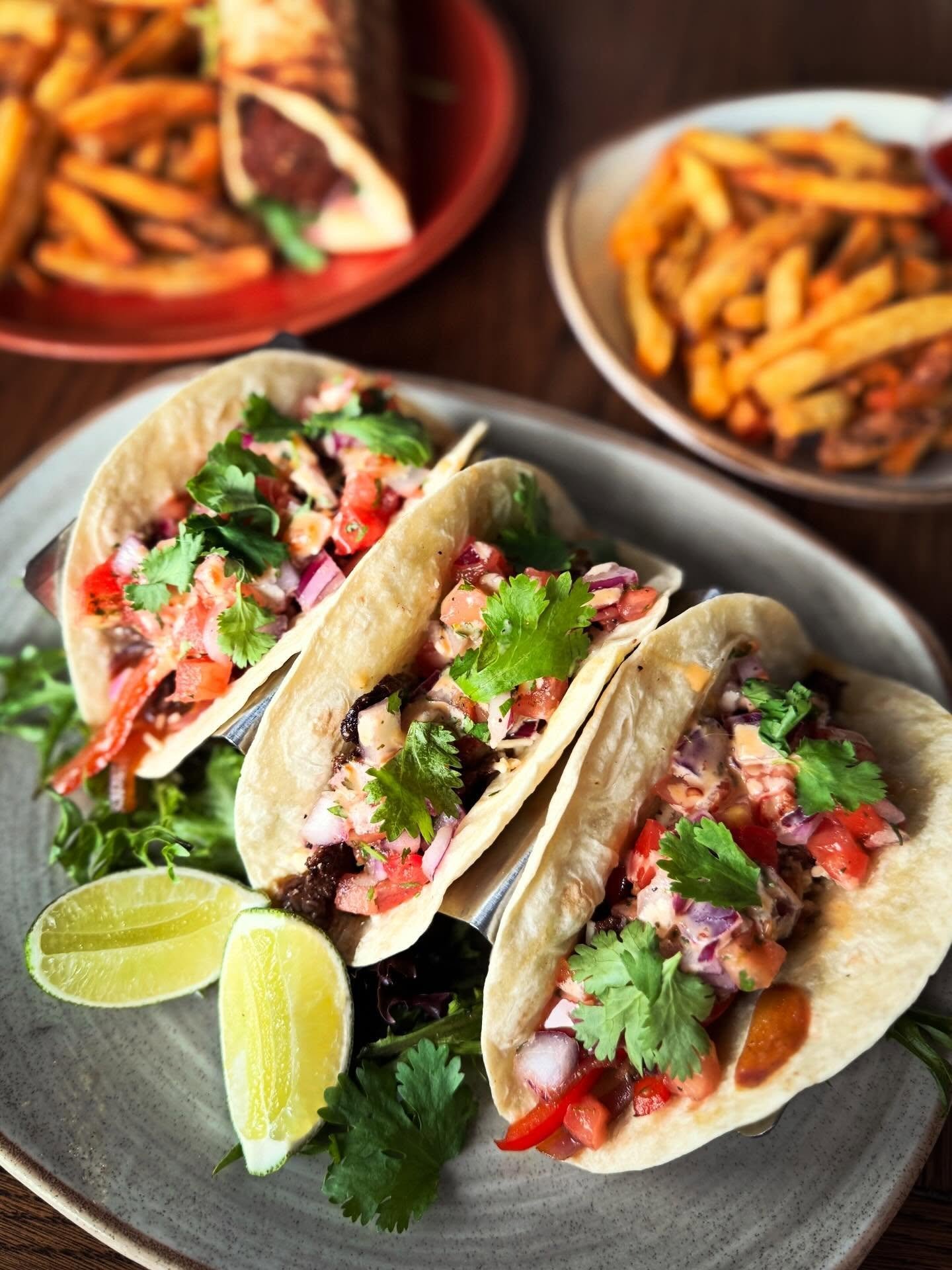 The Village Table &amp; Tavern in Duck is now serving lunch six days a week! Join us for your casual favorites Monday-Saturday from 11:30-2:30 or level up with our elevated tavern fare for dinner starting at 4. Cheers!
&bull;
#obxlunch #lunchwithavie