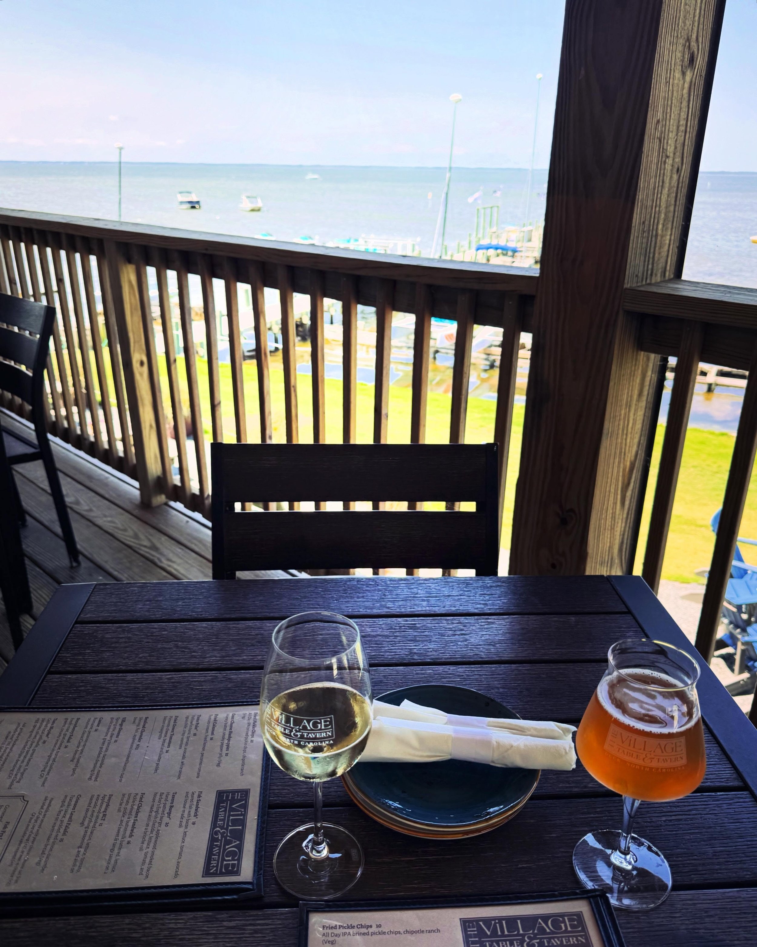 Here&rsquo;s to relaxed spring meals with a view. Kick back on our deck from 11:30-2:30 for lunch and 4-8 for dinner. We can&rsquo;t wait to see you! 🥂 
&bull;
#deckdining #alfrescodining #diningwithaview #waterfrontding #obxvillage