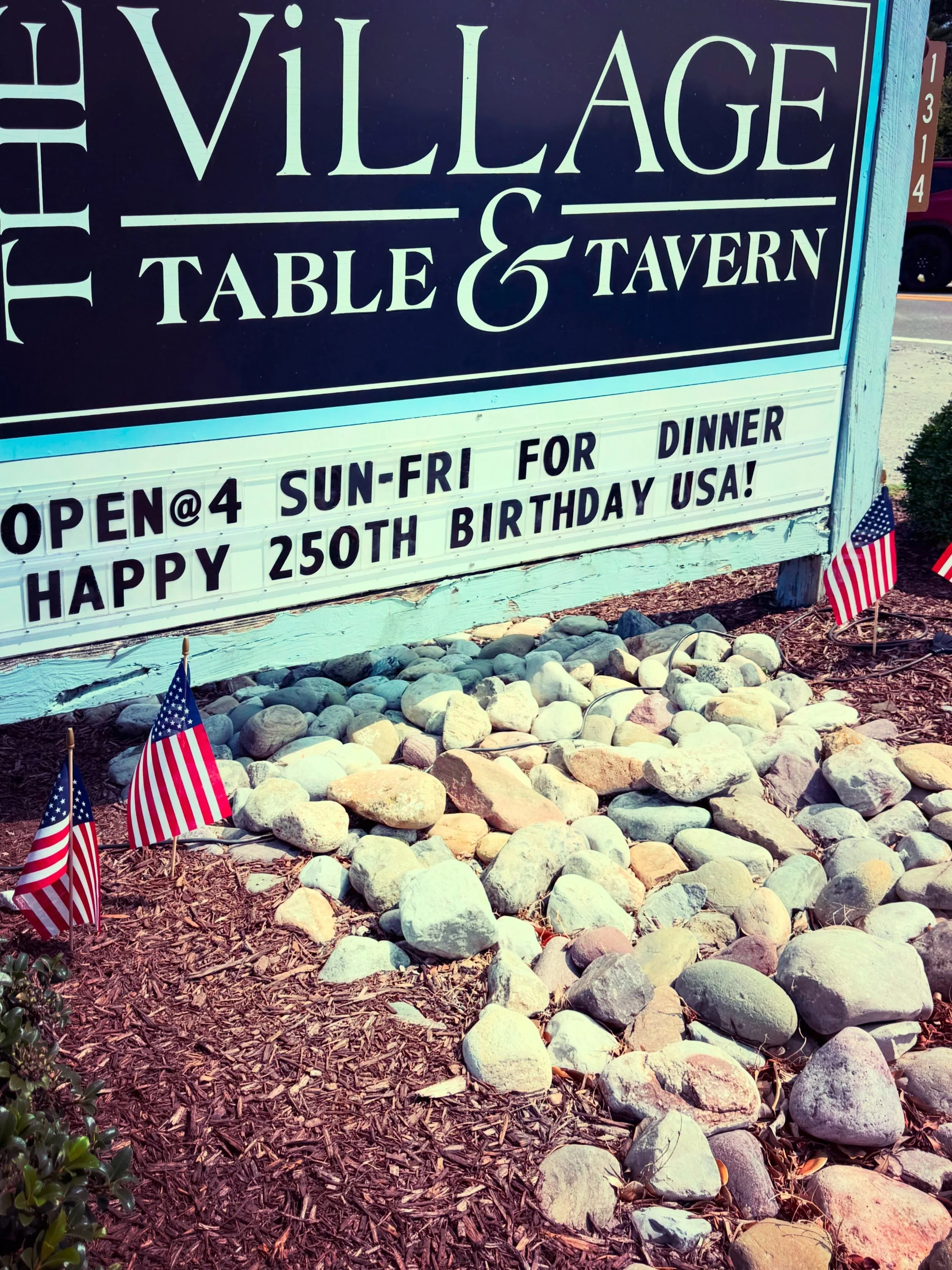 Happy Independence Day! Wishing you a day of fun celebrating the land of the free. 🦅🇺🇸. We&rsquo;ll be back at it Sunday. See you for drinks, dinner, and sunset. Cheers! 
&bull;
#independenceday #landofthefree #happy4thofjuly🇺🇸 #summer