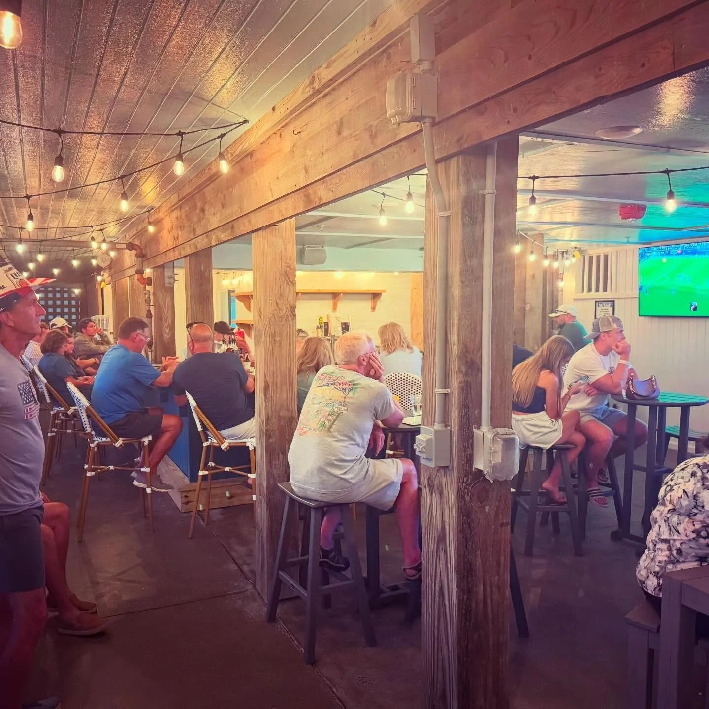 Y&rsquo;all brought the energy for last night&rsquo;s USA World Cup win! 🇺🇸 Let&rsquo;s do it again Monday! Music from Jeremy Russell kicks it off at 5:30 and we&rsquo;ll have the game on at 8! 
&bull;
#worldcupfever #worldcupwatchparty #lifesbette