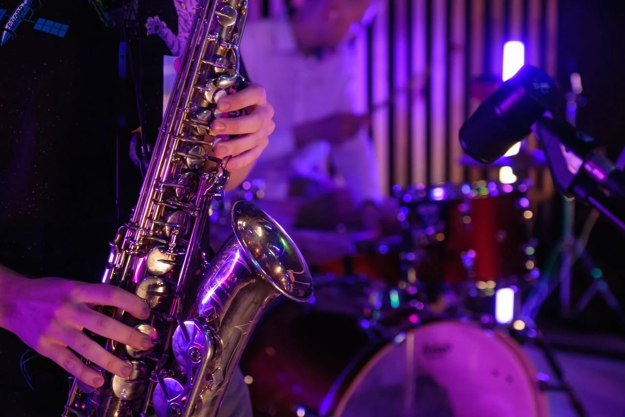 At-Home Entertainment for a Fort Lauderdale Bachelorette: Drag Queens, Saxophonists &amp; Photographers