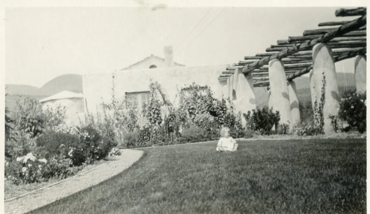 LINCOLNHse-ArborSide-BBSonGrass-@1922-421.jpg