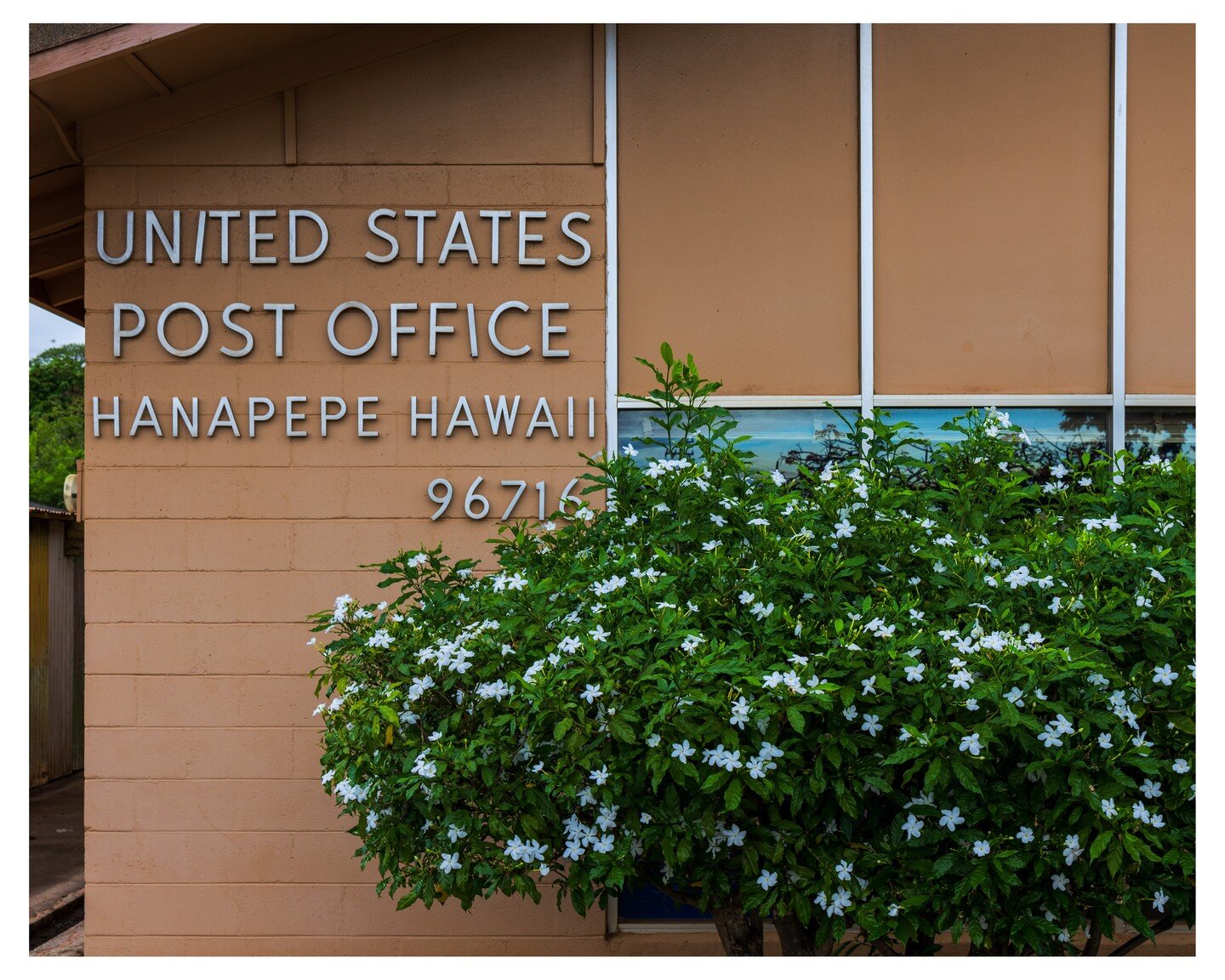 Post office in Hanapepe, Hawaii, Kauai. #hanapepe #liloandstitch #hawaii #kauai #usps #postoffice #canonr5 #urbanphotography #travel #travelphotography
