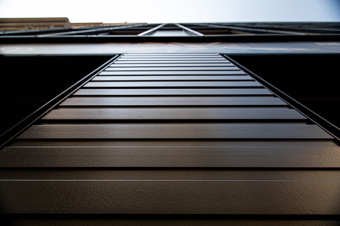 Balancing function and form, the @agrobbuchtal K20 Terra Cotta System offers a lightweight, easily assembled system with no design boundaries. This is seen here on our beautiful building at 91 Leonard St, New York, NY. #architecture #facade #terracot